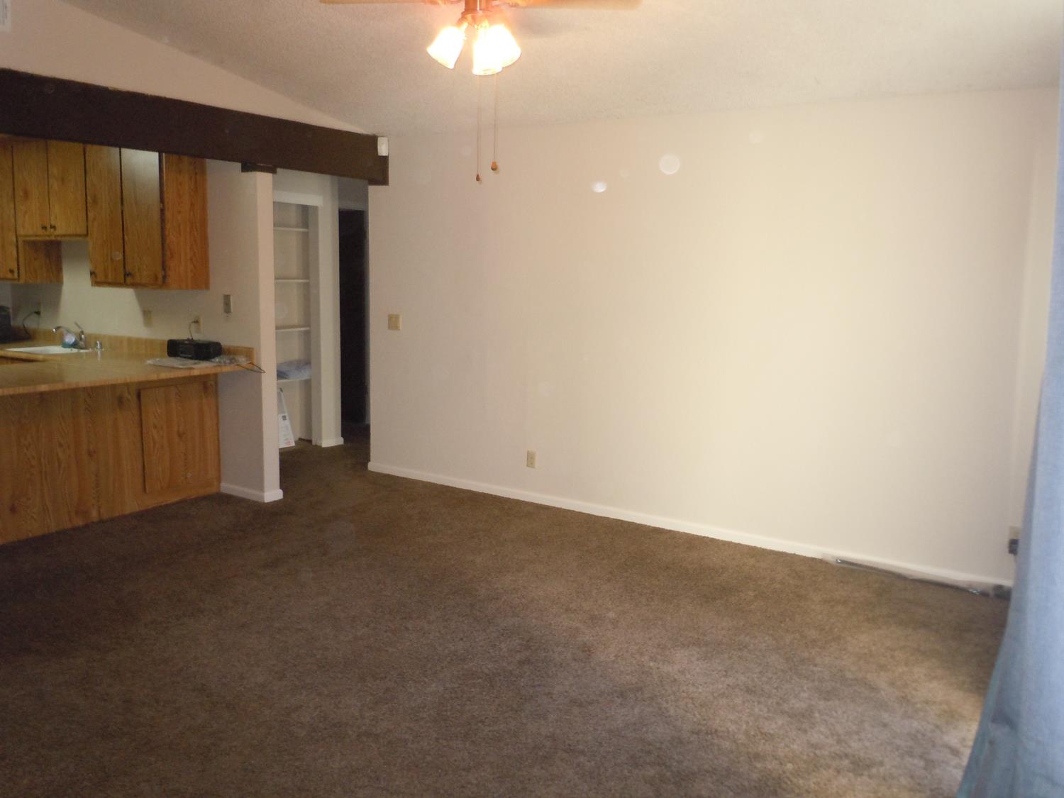 Detail Gallery Image 3 of 17 For 3077 Funston Dr, Sacramento,  CA 95833 - 2 Beds | 2 Baths