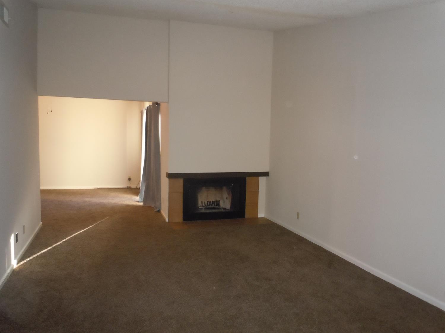 Detail Gallery Image 4 of 17 For 3077 Funston Dr, Sacramento,  CA 95833 - 2 Beds | 2 Baths