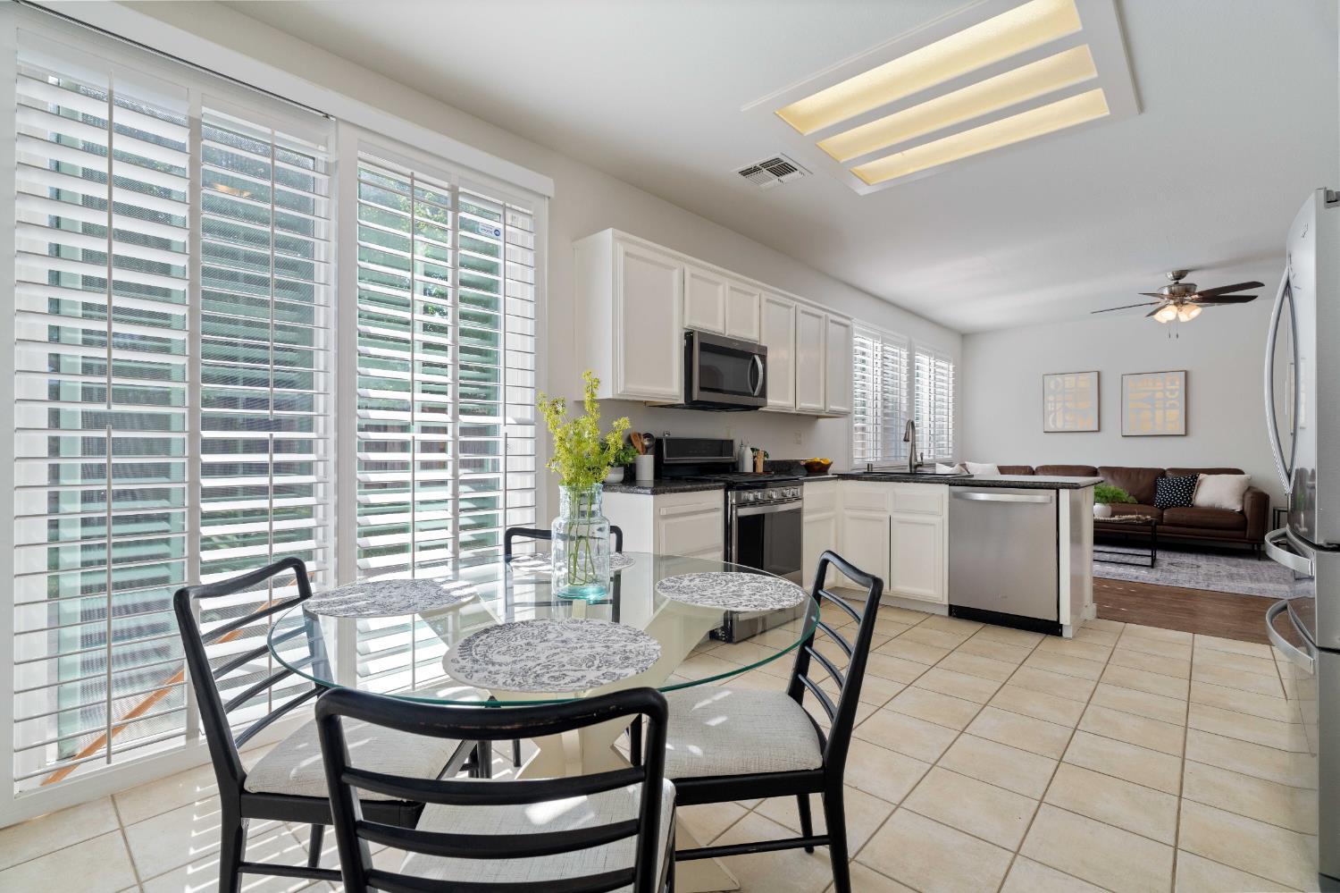 Detail Gallery Image 23 of 52 For 9615 Red Current Way, Elk Grove,  CA 95757 - 4 Beds | 3 Baths