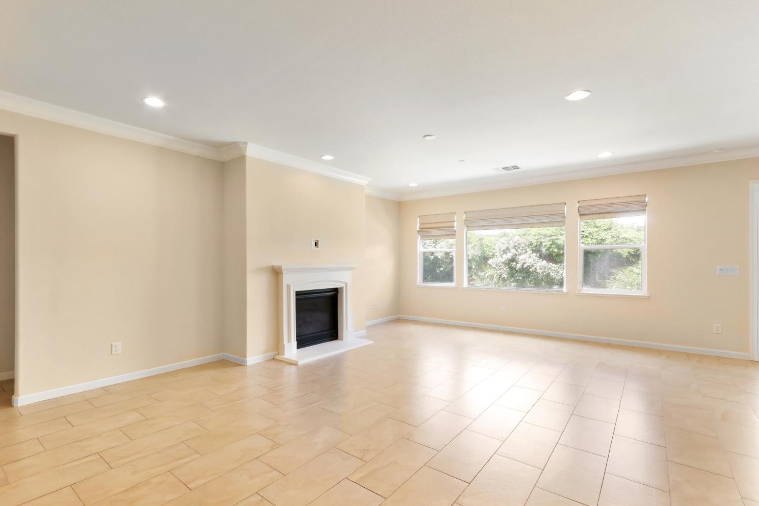 Detail Gallery Image 4 of 52 For 9820 Allen Ranch Way, Elk Grove,  CA 95757 - 4 Beds | 3 Baths