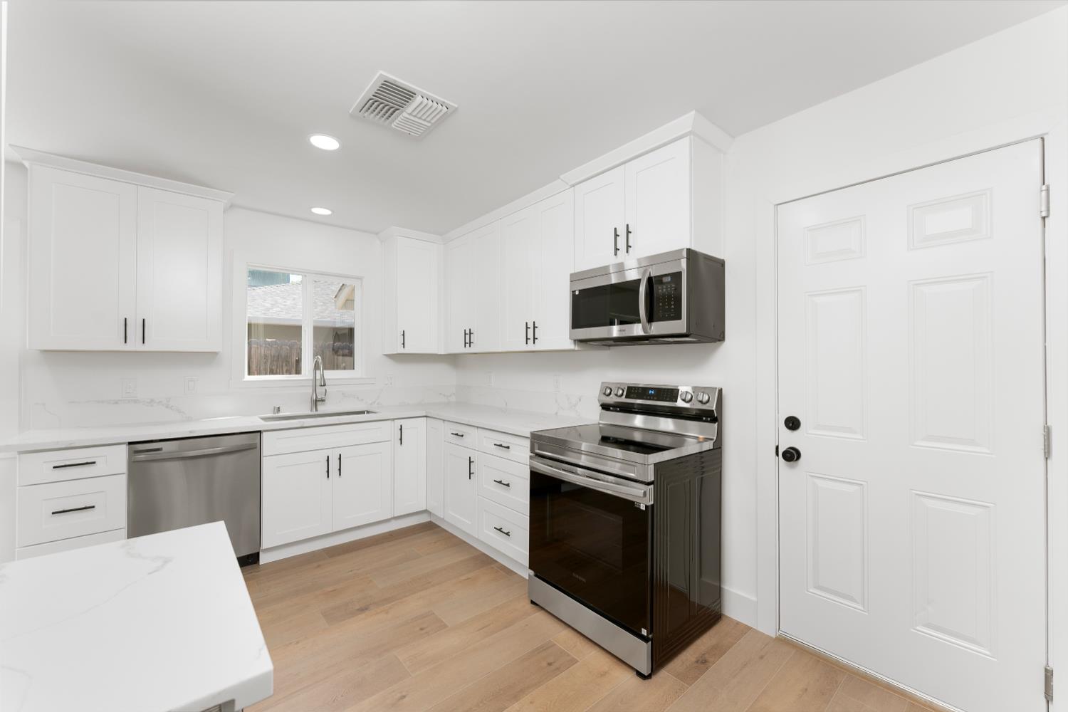 Detail Gallery Image 16 of 49 For 6716 Superior, North Highlands,  CA 95660 - 3 Beds | 2 Baths