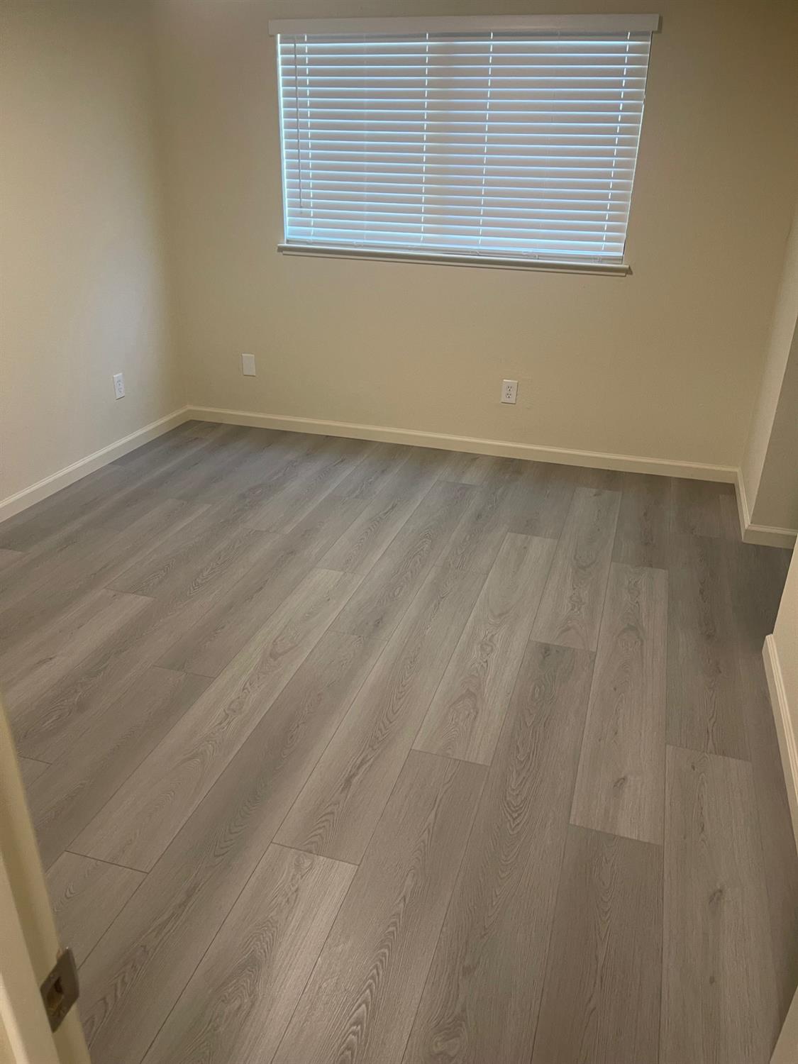 Detail Gallery Image 8 of 11 For 4566 Bomark Way, Sacramento,  CA 95842 - – Beds | – Baths