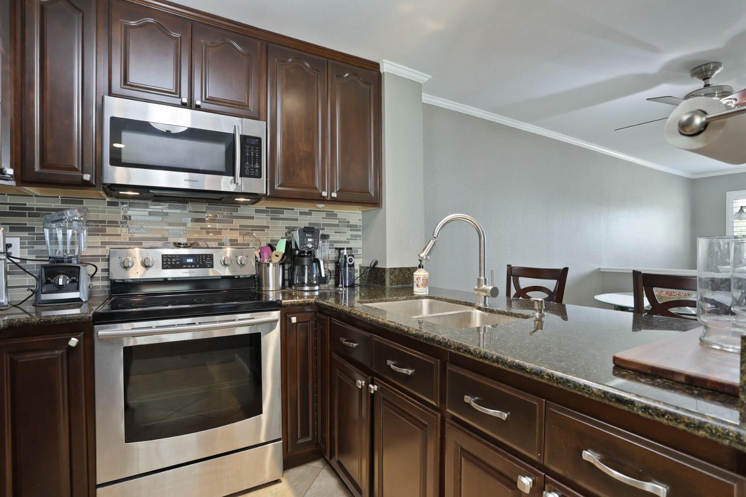 Detail Gallery Image 15 of 33 For 1615 Porter Way, Stockton,  CA 95207 - 2 Beds | 2 Baths