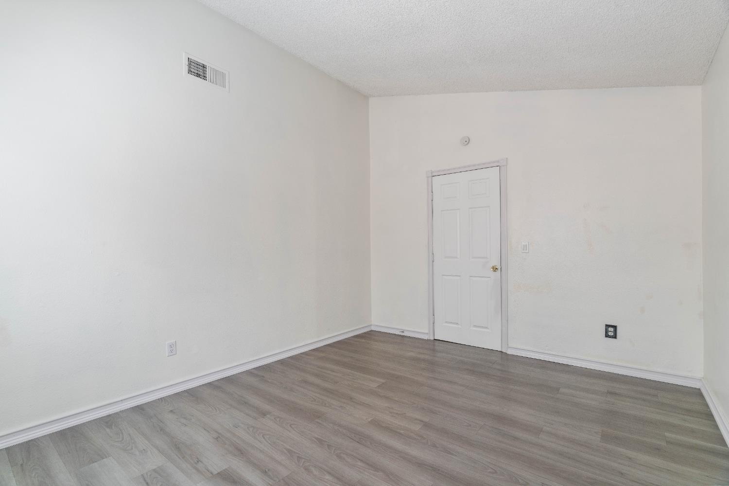 Detail Gallery Image 7 of 34 For 8200 Cottonfield Way, Sacramento,  CA 95828 - 3 Beds | 2 Baths