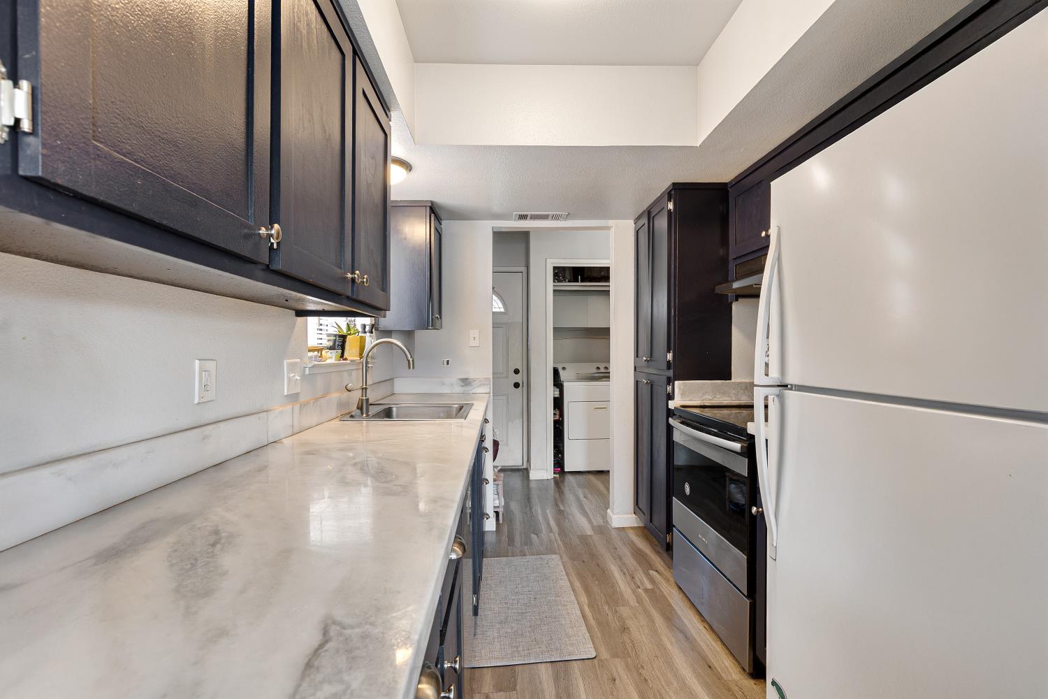 Detail Gallery Image 6 of 28 For 6900 Allegheny Pl, Stockton,  CA 95219 - 2 Beds | 1 Baths
