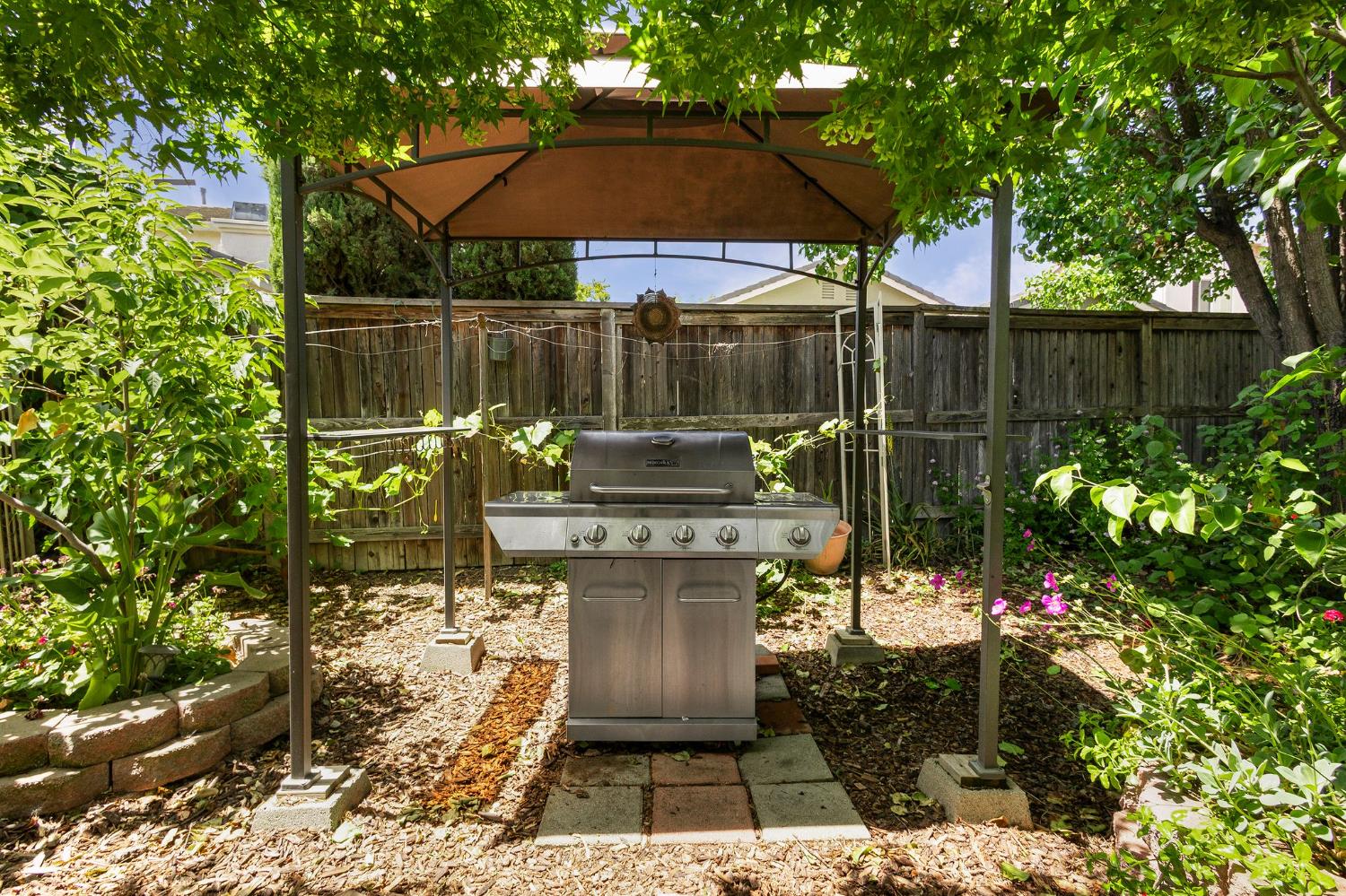 Detail Gallery Image 40 of 51 For 1637 Dreamy Way, Sacramento,  CA 95835 - 3 Beds | 3 Baths
