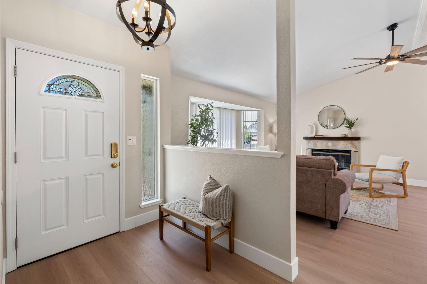 Detail Gallery Image 4 of 26 For 1406 Santa Fe Cir, Roseville,  CA 95678 - 4 Beds | 2 Baths
