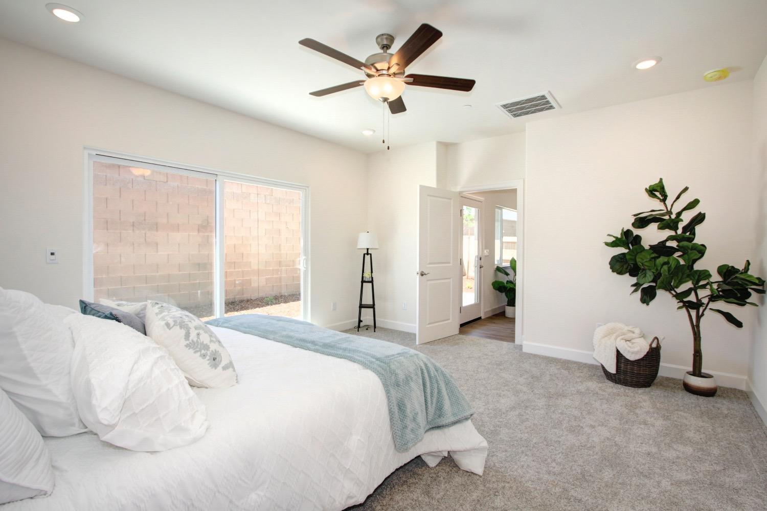 Detail Gallery Image 9 of 13 For 912 Norman Rd, Galt,  CA 95632 - 3 Beds | 3 Baths