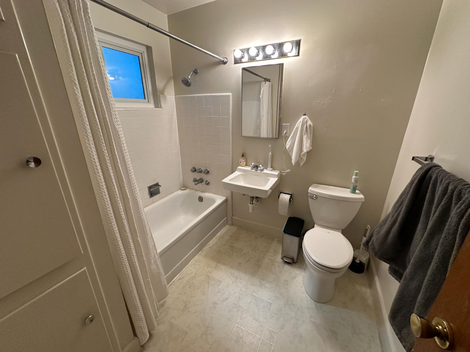 Detail Gallery Image 40 of 70 For 2124 H St, Sacramento,  CA 95816 - – Beds | – Baths