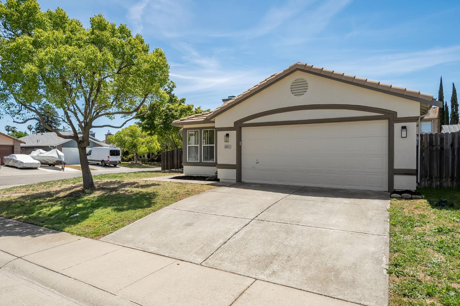 Detail Gallery Image 2 of 23 For 6042 Bach Ct, Citrus Heights,  CA 95621 - 3 Beds | 2 Baths