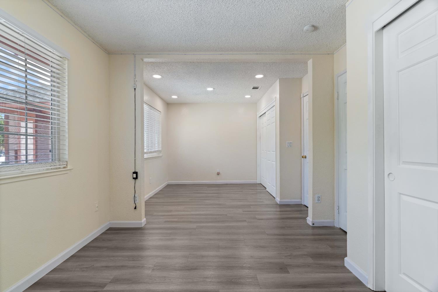 Detail Gallery Image 11 of 34 For 8200 Cottonfield Way, Sacramento,  CA 95828 - 3 Beds | 2 Baths