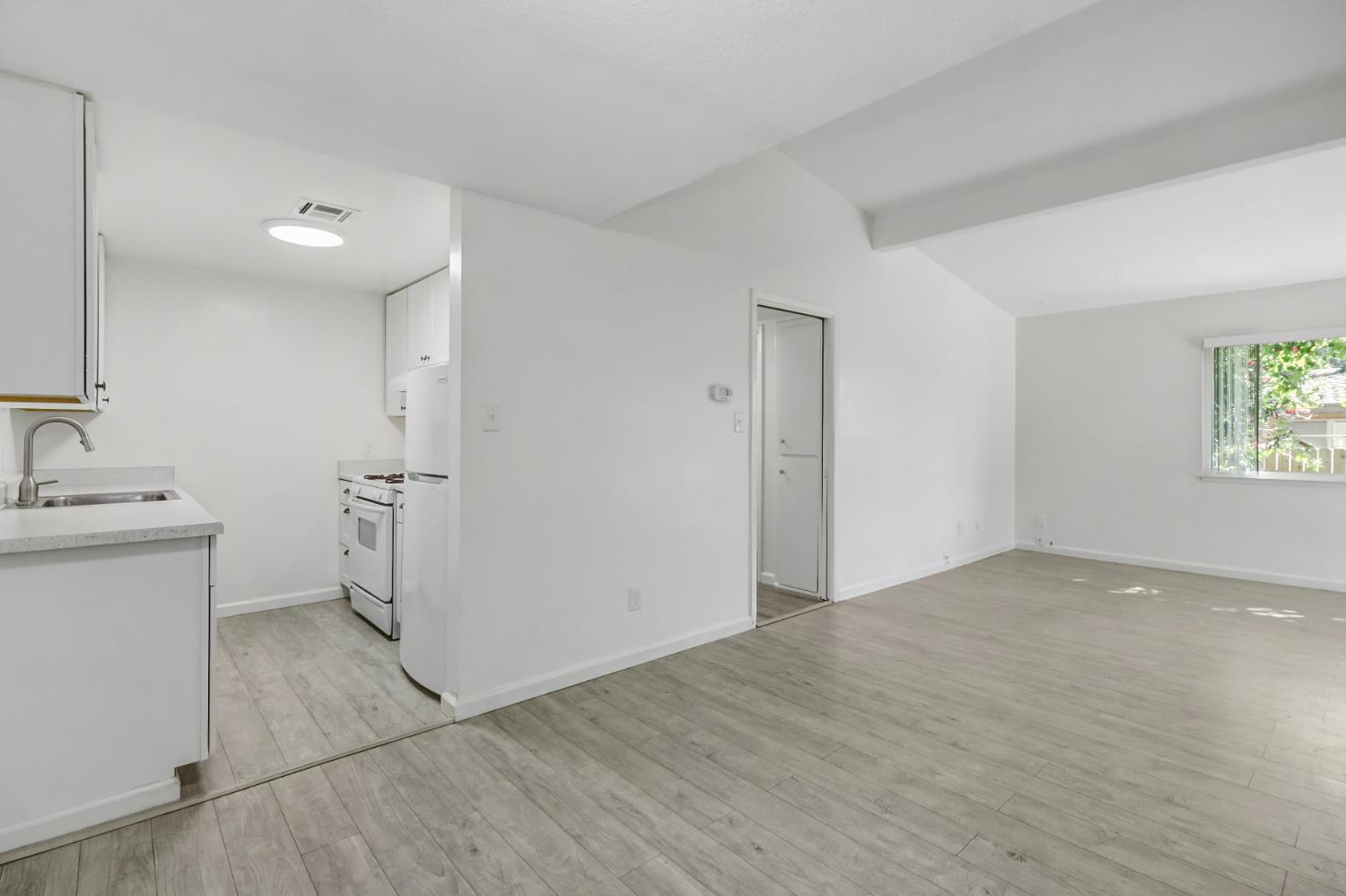 Detail Gallery Image 17 of 43 For 4920 Douvan Ct, Carmichael,  CA 95608 - – Beds | – Baths