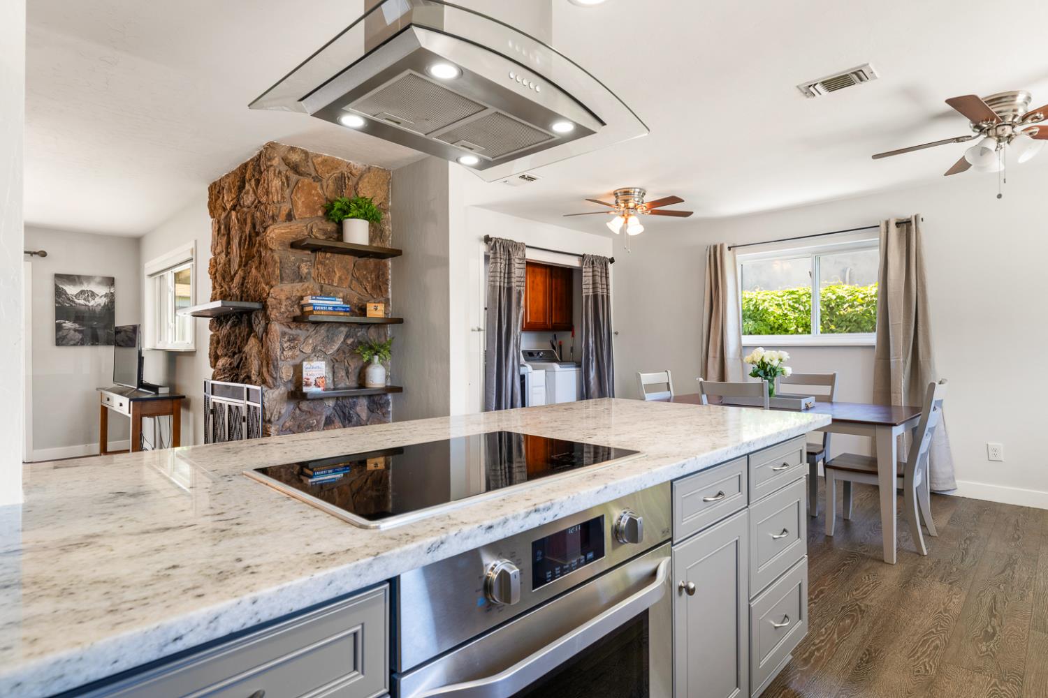 Detail Gallery Image 12 of 38 For 1136 Hampton Rd, Sacramento,  CA 95864 - 3 Beds | 1 Baths