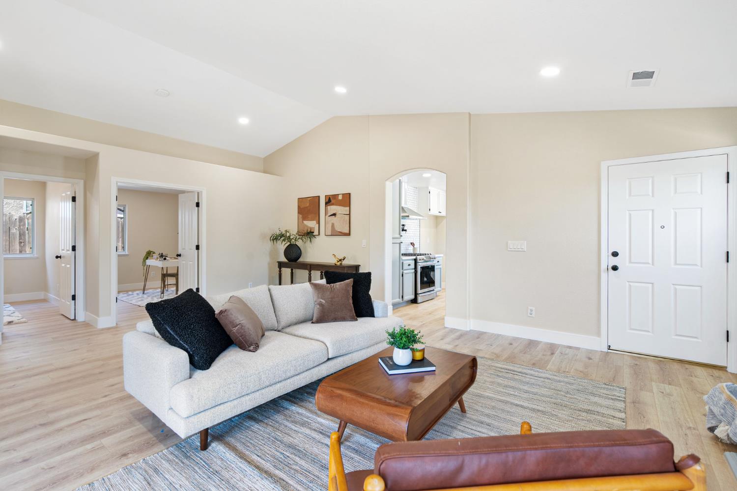 Detail Gallery Image 5 of 23 For 6042 Bach Ct, Citrus Heights,  CA 95621 - 3 Beds | 2 Baths