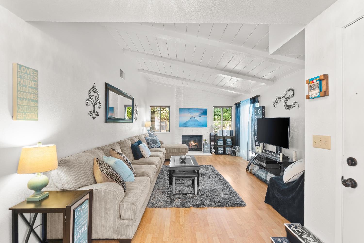 Detail Gallery Image 9 of 53 For 8193 Rose Vine Ln, Fair Oaks,  CA 95628 - 2 Beds | 2 Baths