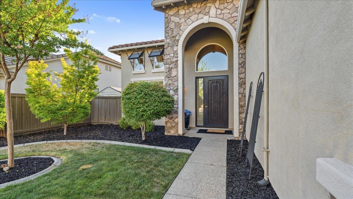 Detail Gallery Image 11 of 57 For 6433 Camellia Point Way, Roseville,  CA 95678 - 4 Beds | 3 Baths
