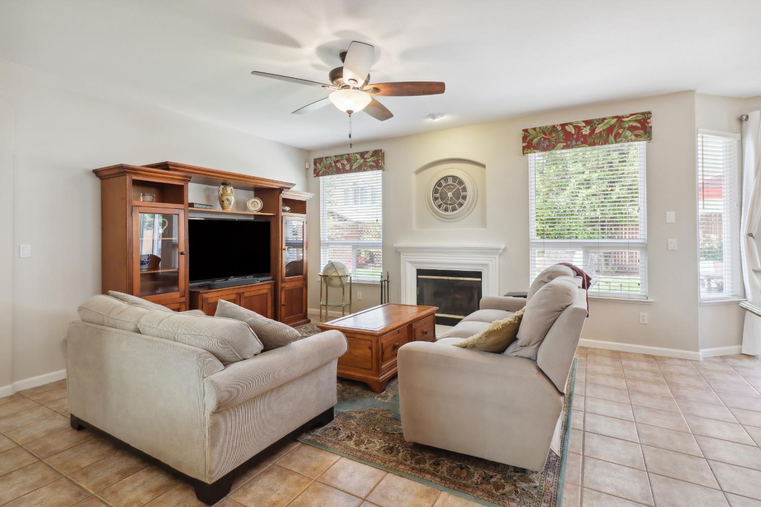 Detail Gallery Image 17 of 72 For 2049 Riggs Ave, Sacramento,  CA 95835 - 5 Beds | 3 Baths