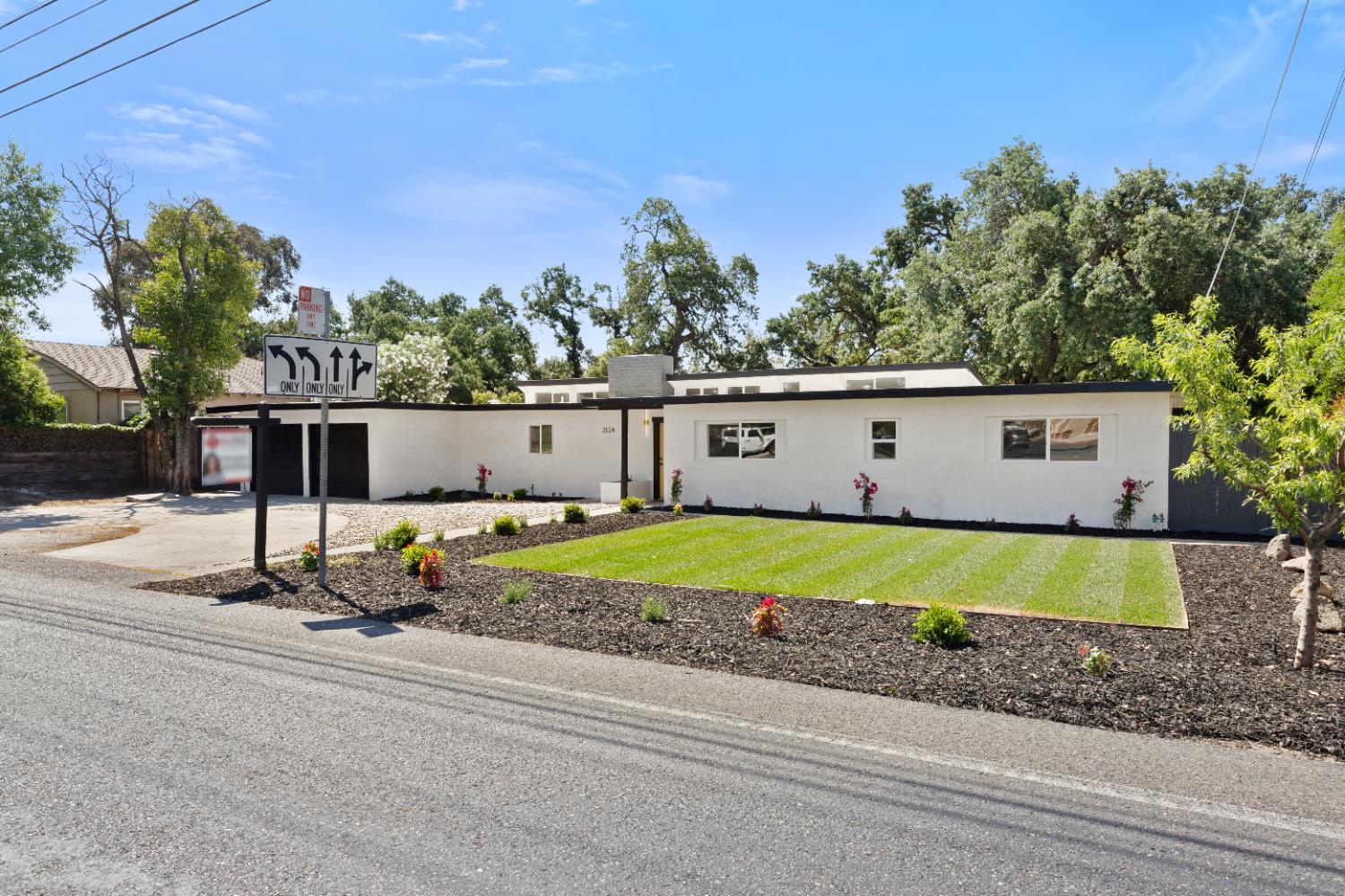 Detail Gallery Image 3 of 40 For 2124 Scenic Dr, Modesto,  CA 95355 - 4 Beds | 3/1 Baths