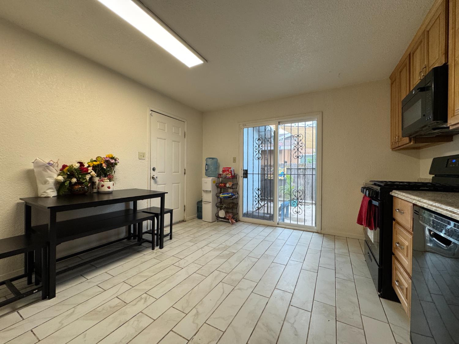 Detail Gallery Image 16 of 27 For 2131 S Sacramento St, Stockton,  CA 95206 - 3 Beds | 1/1 Baths