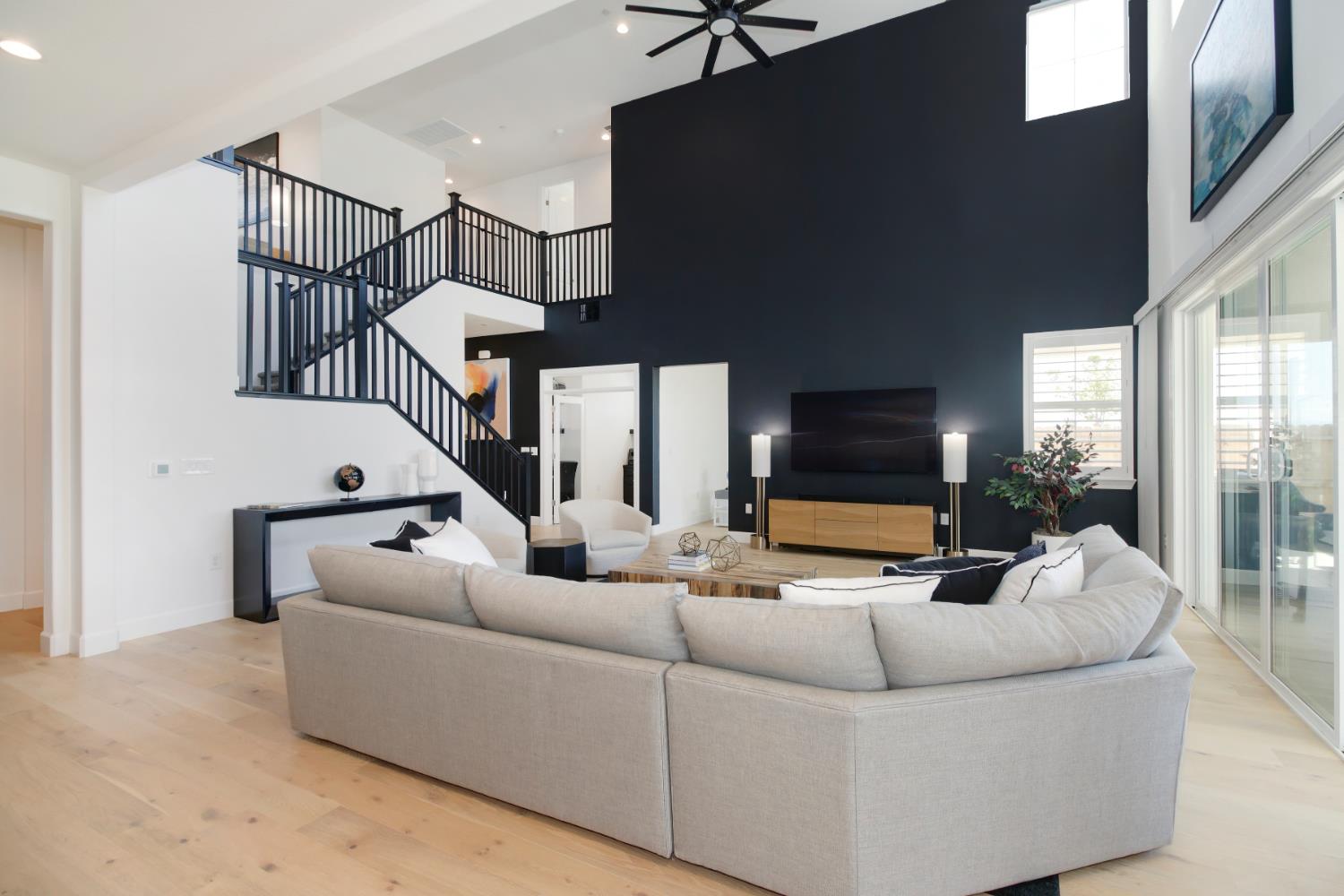 Detail Gallery Image 5 of 69 For 12818 Mission Peak Way, Rancho Cordova,  CA 95742 - 5 Beds | 4/1 Baths
