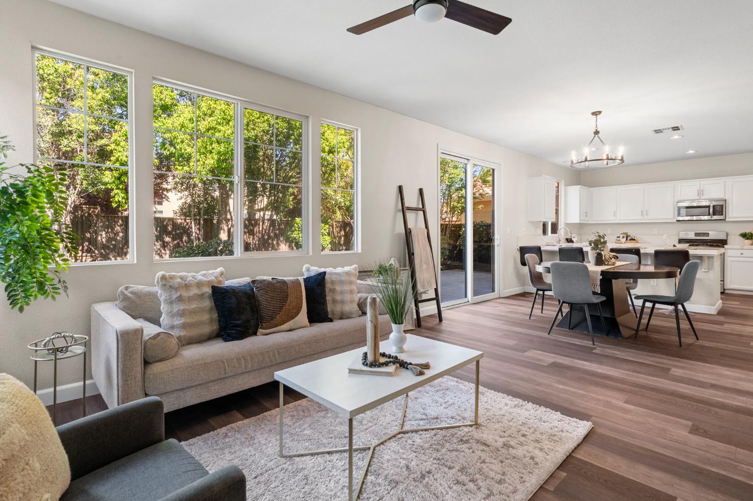 Detail Gallery Image 11 of 40 For 4677 Bonsai Ave, Tracy,  CA 95377 - 4 Beds | 2/1 Baths