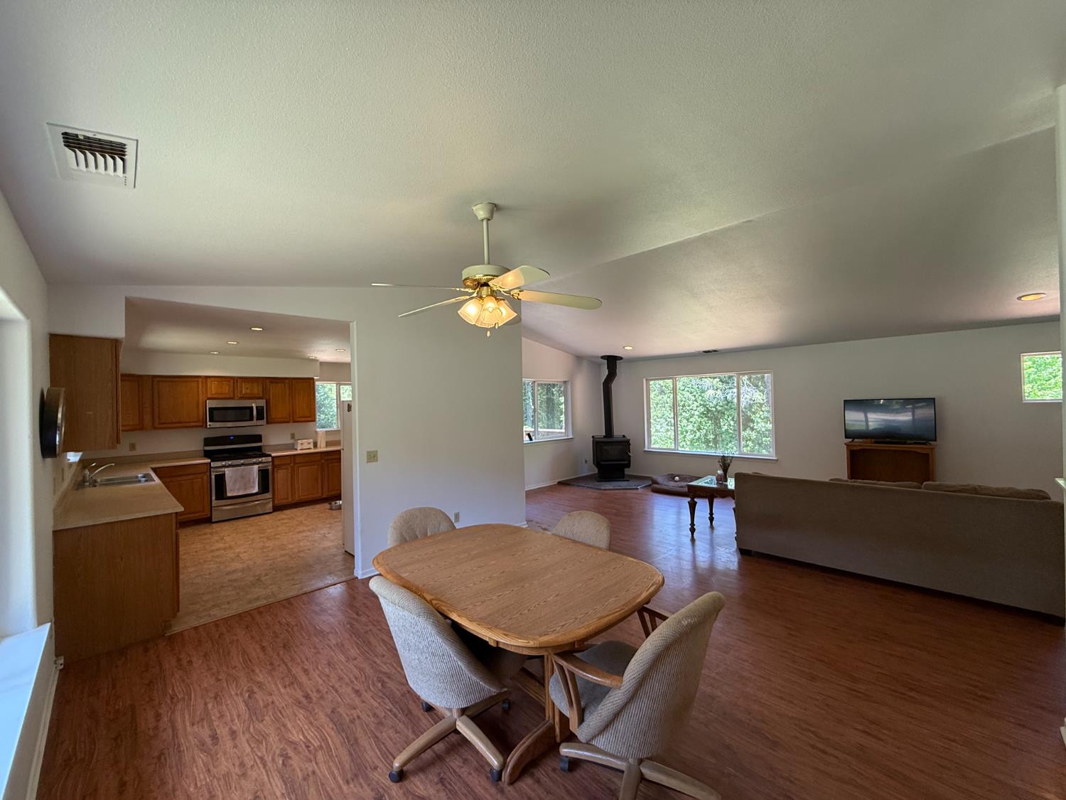 Detail Gallery Image 5 of 17 For 15721 Norcrest Ln, Camptonville,  CA 95922 - 3 Beds | 2 Baths