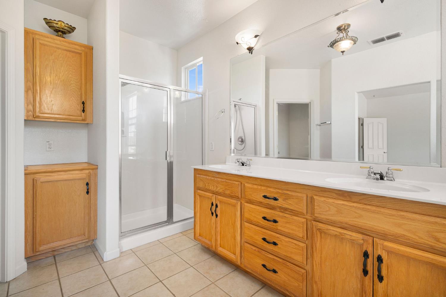 Detail Gallery Image 25 of 51 For 1637 Dreamy Way, Sacramento,  CA 95835 - 3 Beds | 3 Baths