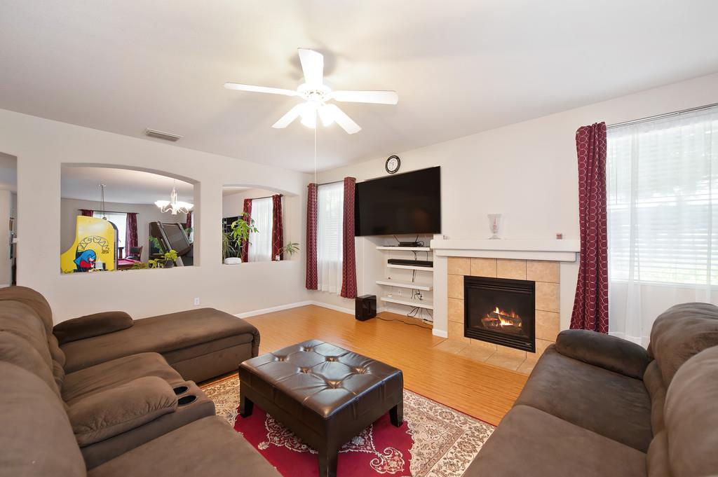 Detail Gallery Image 13 of 42 For 1437 Freeman Ct, Plumas Lake,  CA 95961 - 3 Beds | 2 Baths