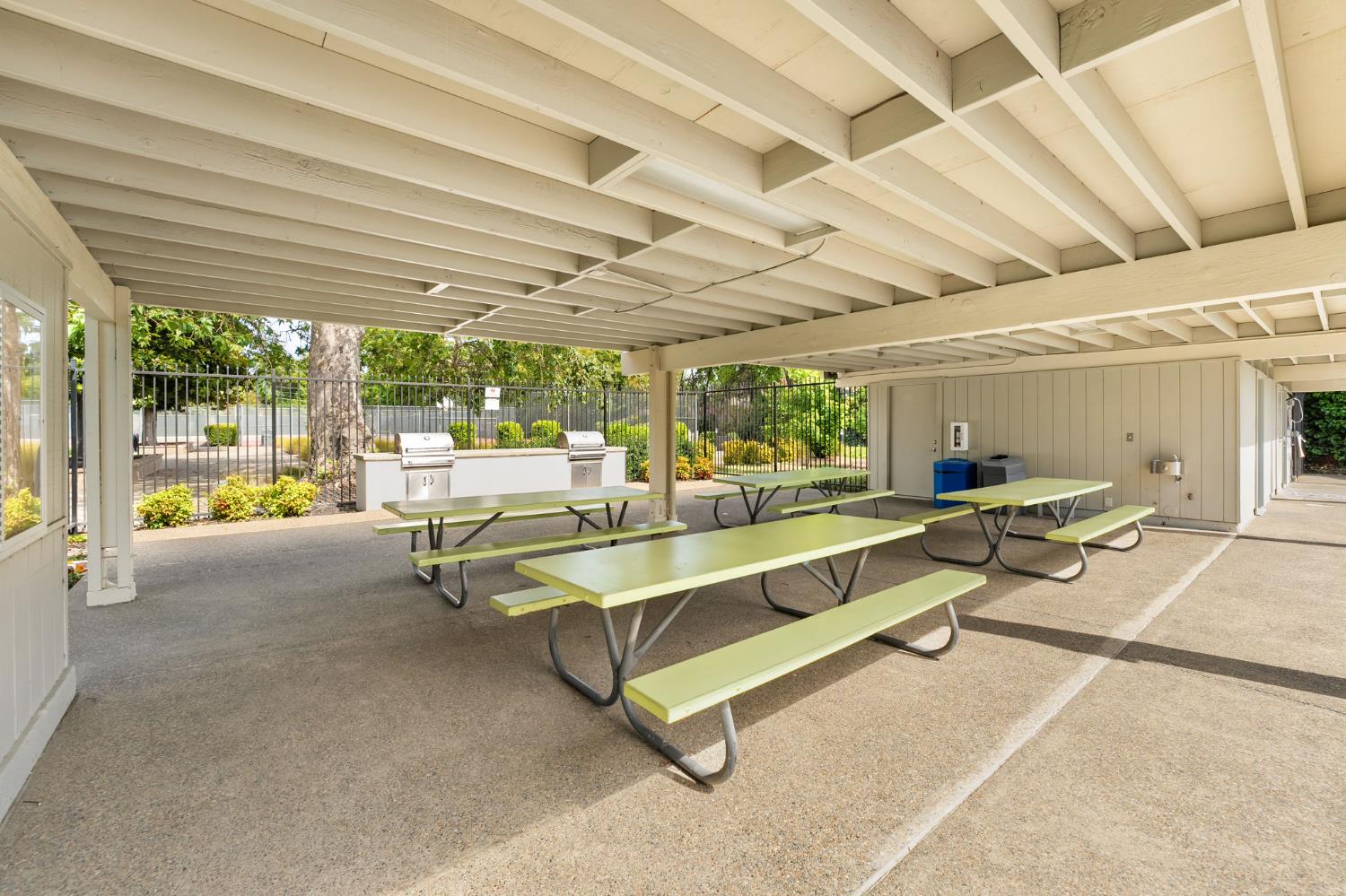 Detail Gallery Image 26 of 30 For 1738 Bannon Creek Dr, Sacramento,  CA 95833 - 3 Beds | 2 Baths