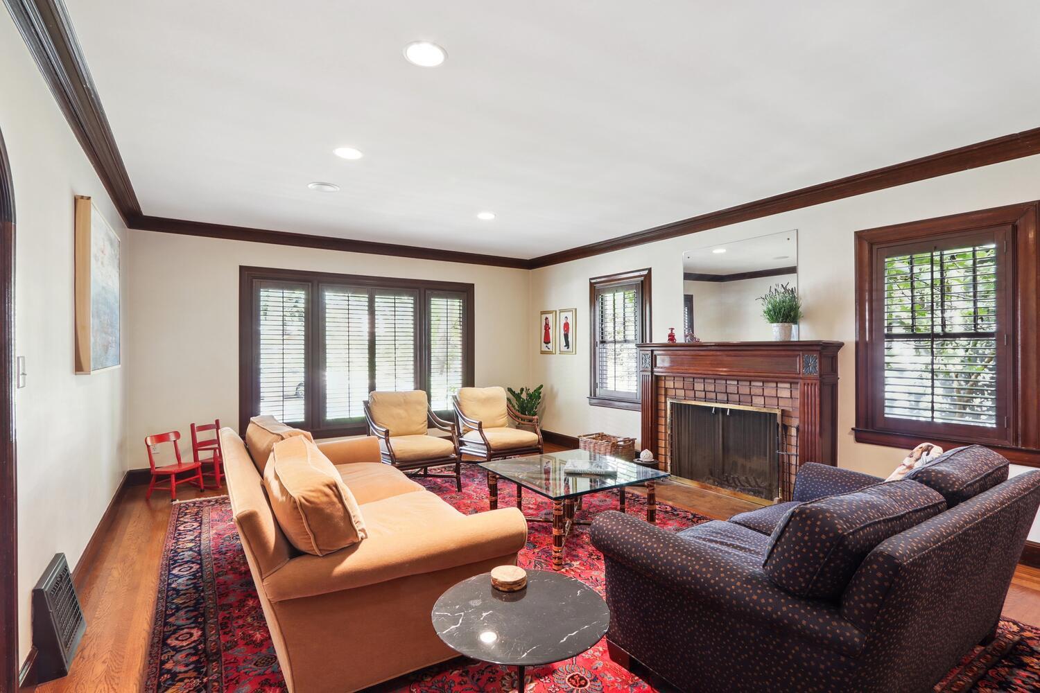Detail Gallery Image 7 of 62 For 2665 Donner Way, Sacramento,  CA 95818 - 4 Beds | 3 Baths