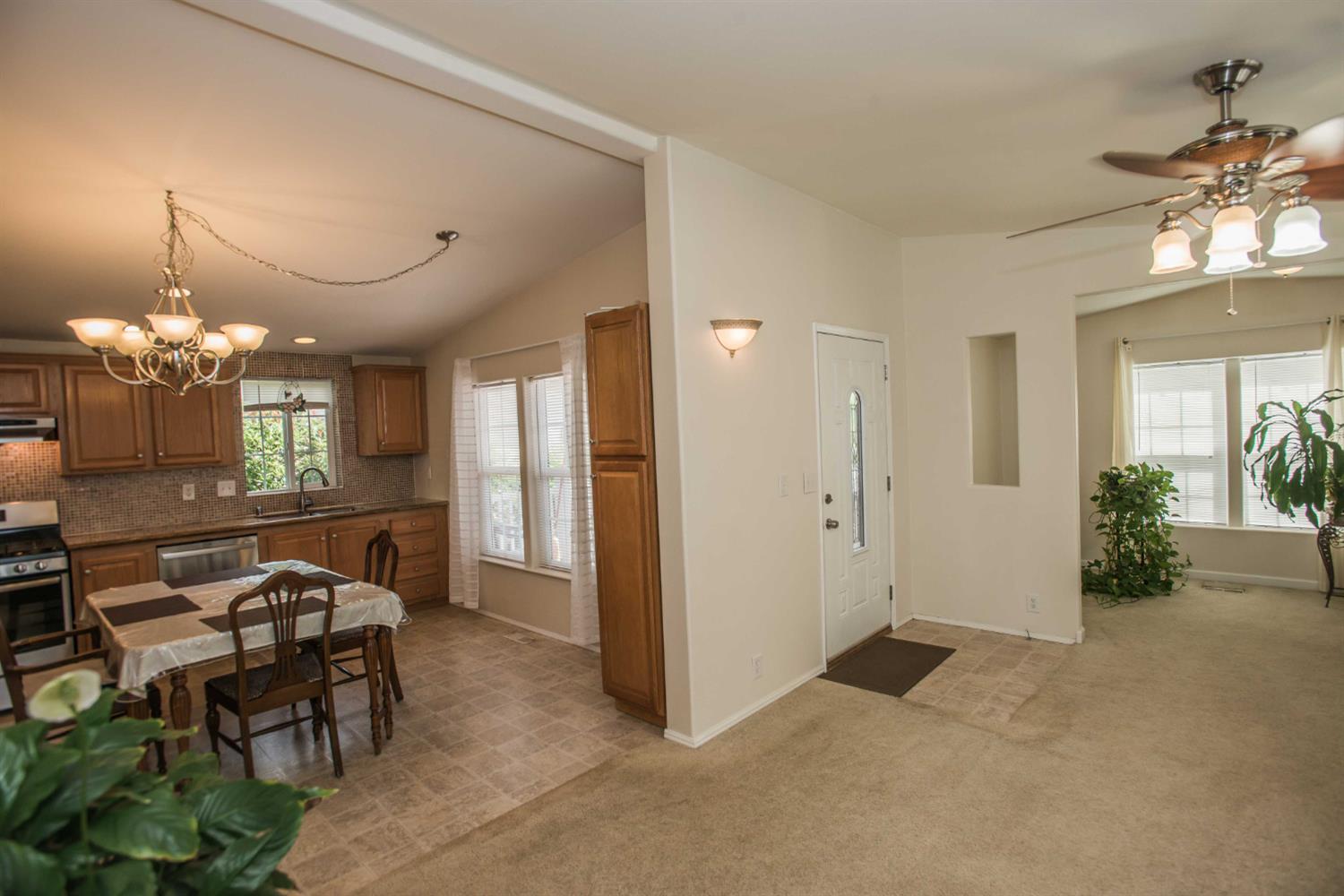 Detail Gallery Image 29 of 59 For 6946 27th St, Sacramento,  CA 95822 - 3 Beds | 2 Baths