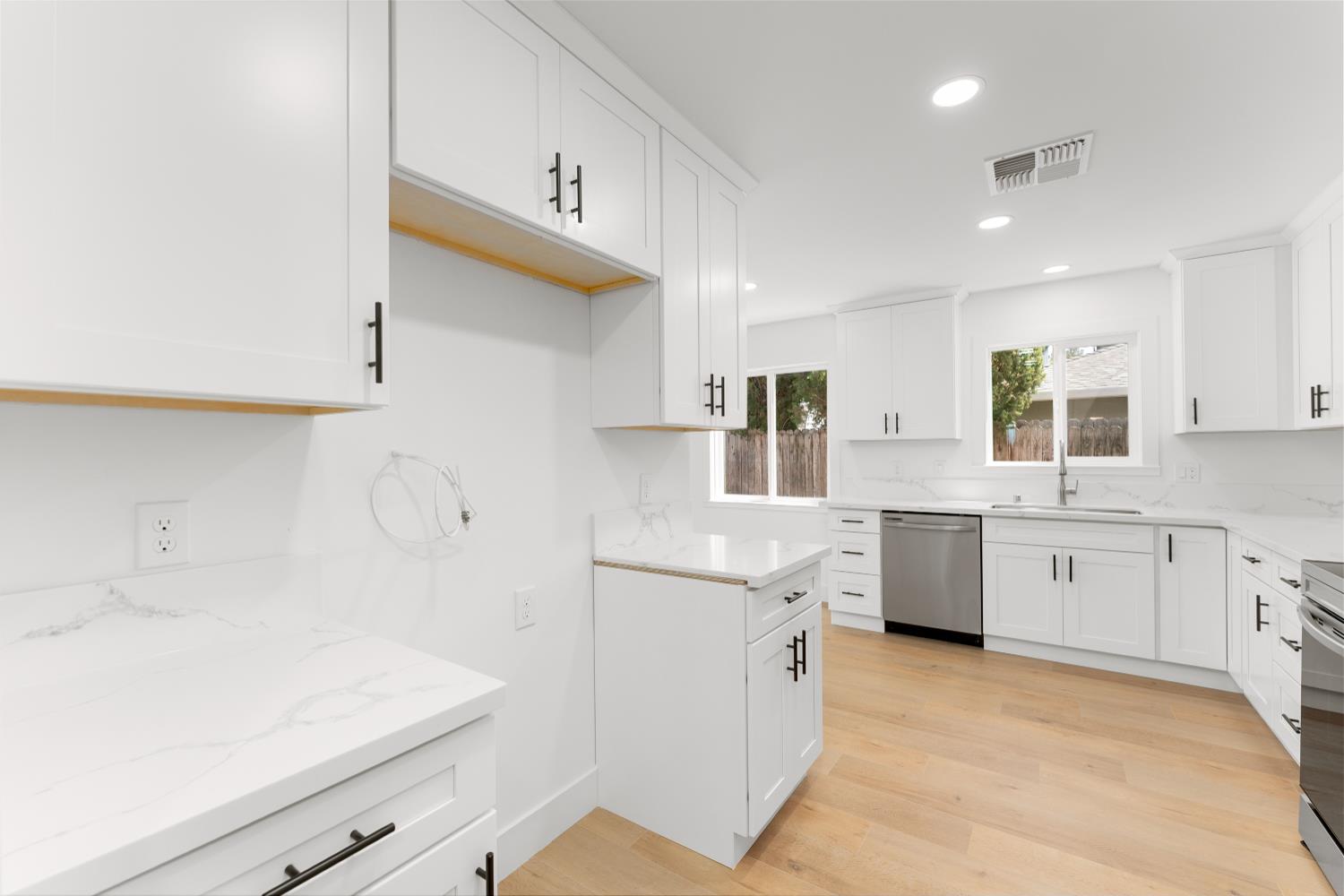 Detail Gallery Image 18 of 49 For 6716 Superior, North Highlands,  CA 95660 - 3 Beds | 2 Baths