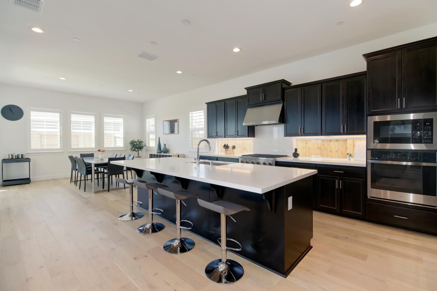 Detail Gallery Image 7 of 69 For 12818 Mission Peak Way, Rancho Cordova,  CA 95742 - 5 Beds | 4/1 Baths