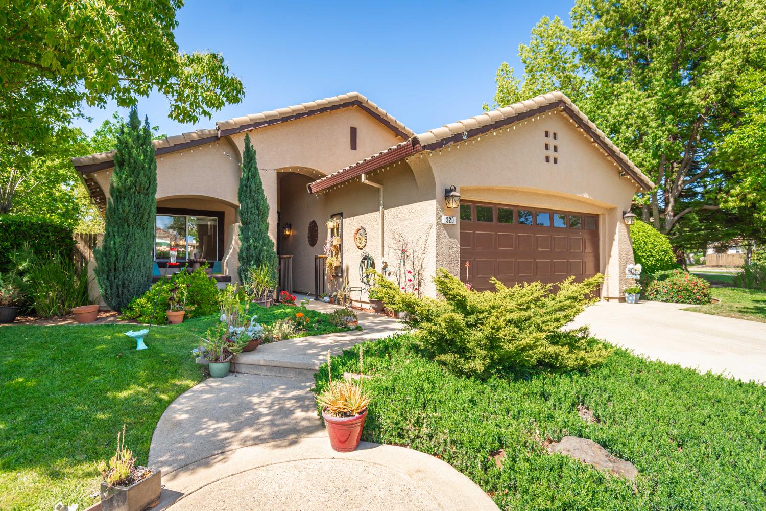 Detail Gallery Image 2 of 48 For 320 Leckenby Way, Folsom,  CA 95630 - 3 Beds | 2 Baths