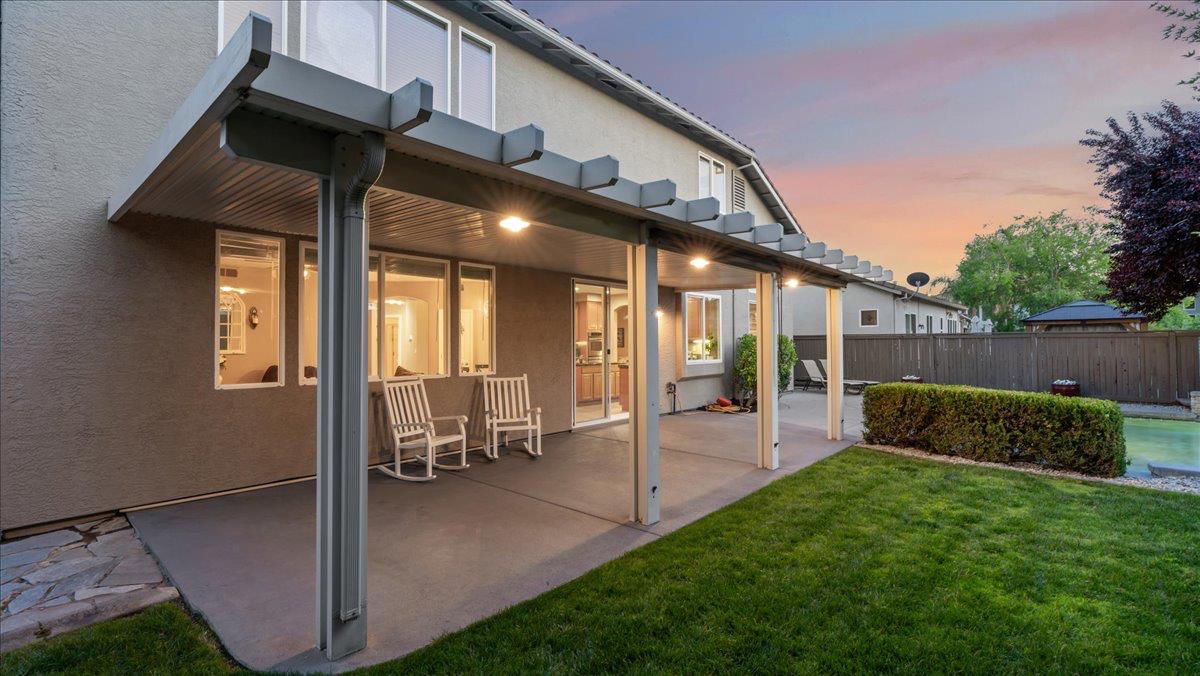 Detail Gallery Image 5 of 57 For 6433 Camellia Point Way, Roseville,  CA 95678 - 4 Beds | 3 Baths