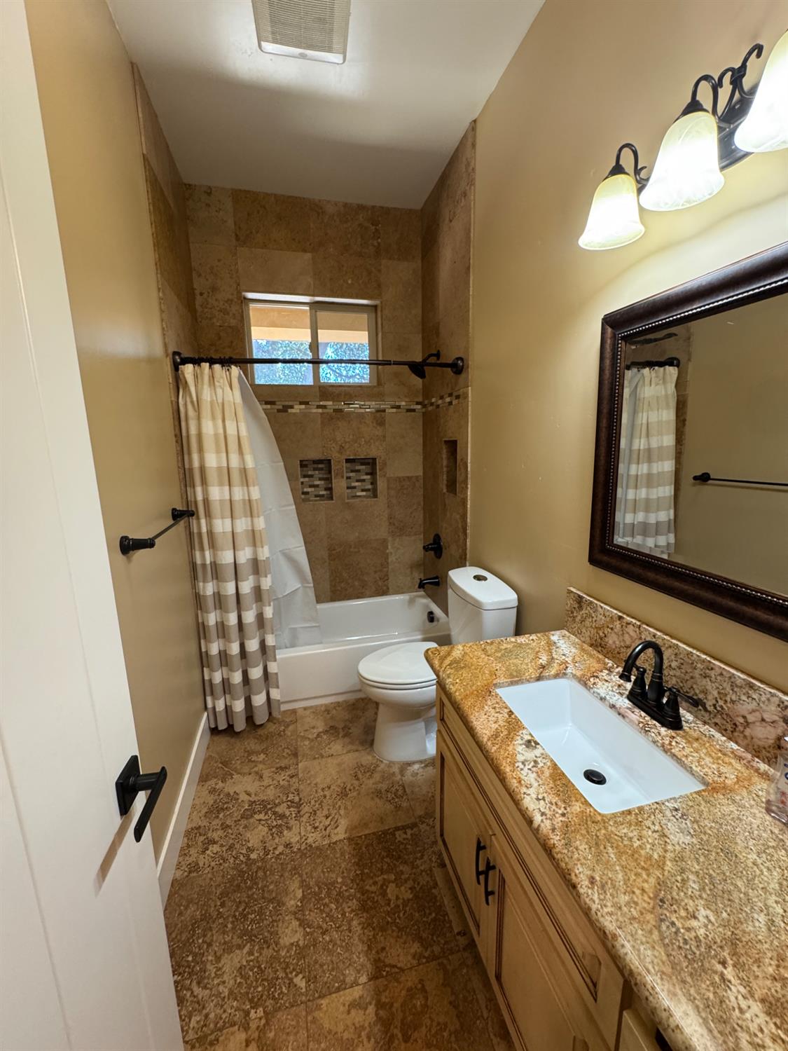 Detail Gallery Image 27 of 60 For 8856 Venikov Pl, Orangevale,  CA 95662 - 4 Beds | 3 Baths