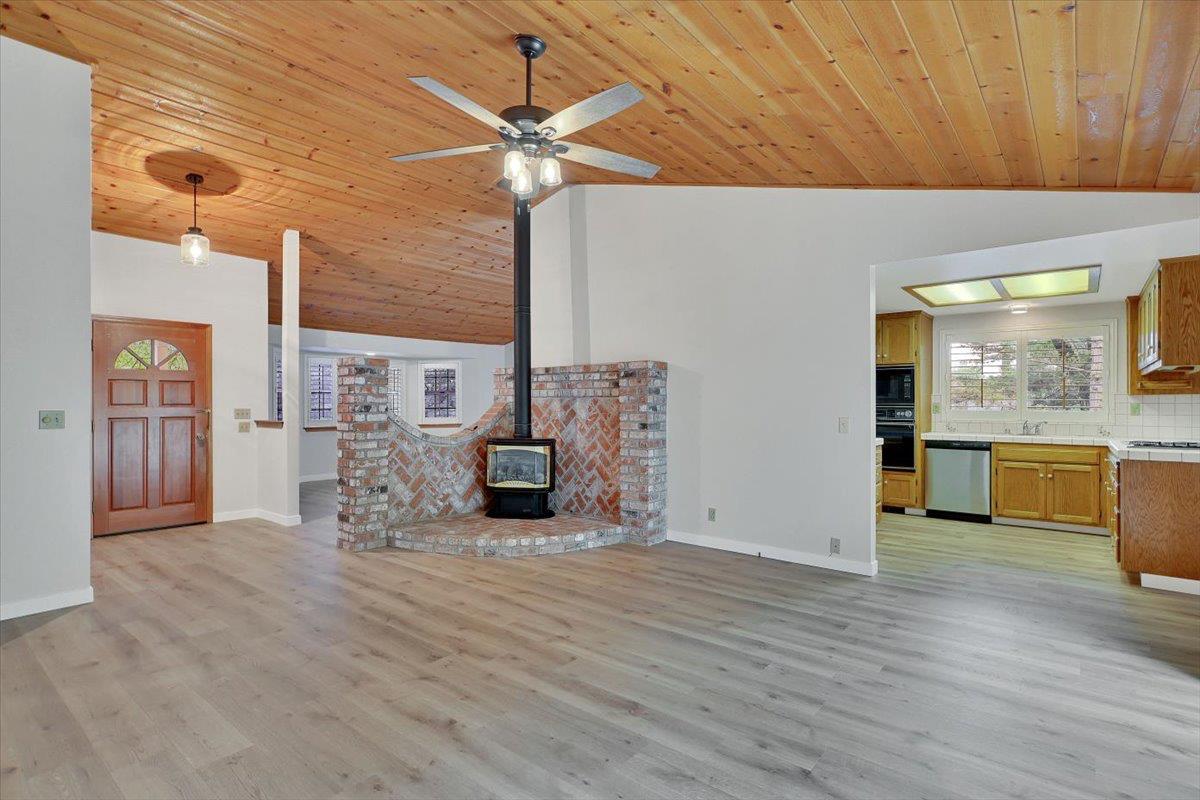 Detail Gallery Image 18 of 75 For 13901 Lake Wildwood Dr, Penn Valley,  CA 95946 - 3 Beds | 2 Baths