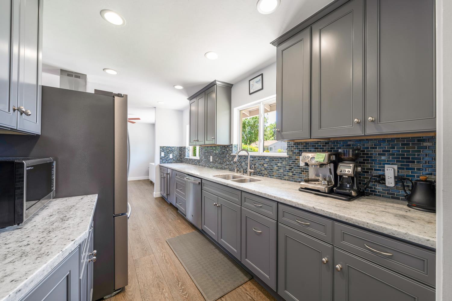 Detail Gallery Image 13 of 38 For 1136 Hampton Rd, Sacramento,  CA 95864 - 3 Beds | 1 Baths