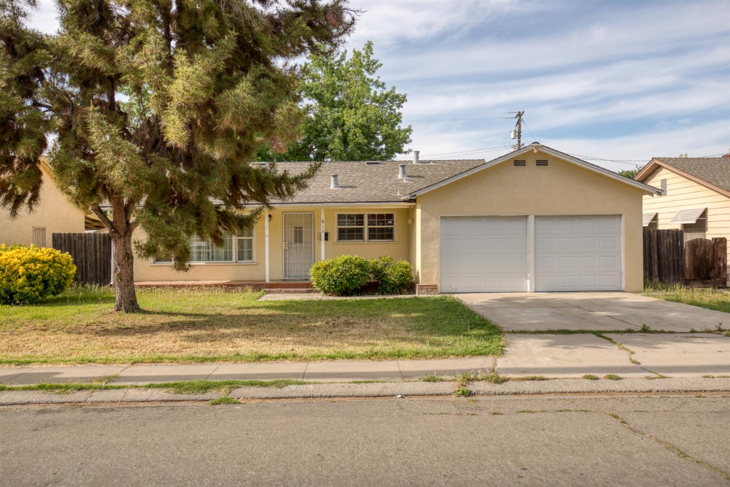 Detail Gallery Image 2 of 24 For 913 Norwegian Ave, Modesto,  CA 95350 - 3 Beds | 1 Baths