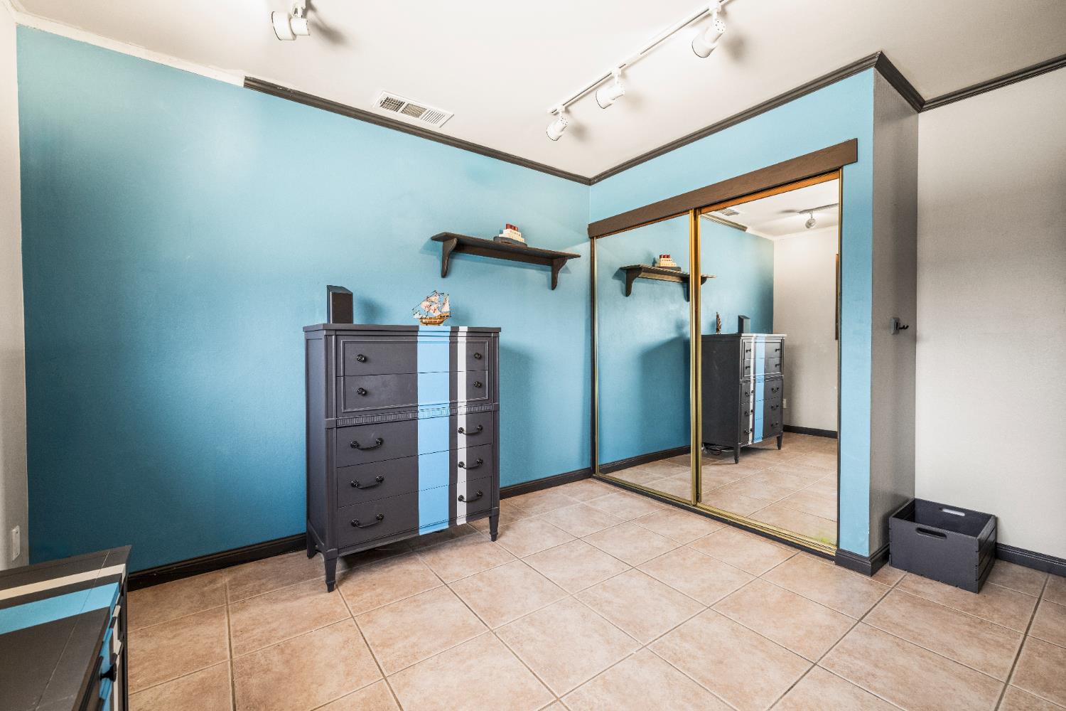 Detail Gallery Image 15 of 19 For 5956 York Glen, Sacramento,  CA 95842 - 3 Beds | 1 Baths