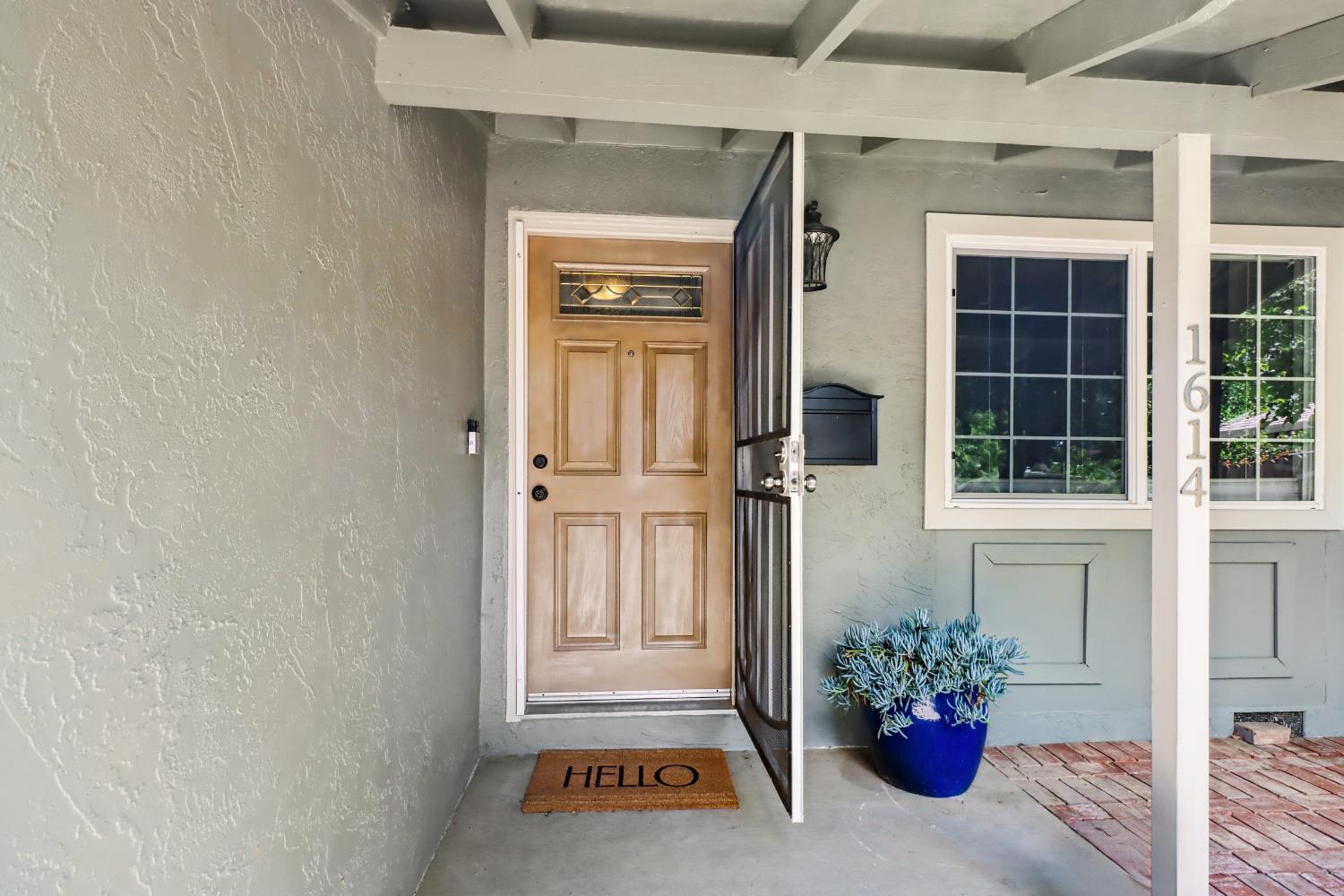 Detail Gallery Image 3 of 49 For 1614 Clemson Dr, Davis,  CA 95618 - 2 Beds | 2 Baths