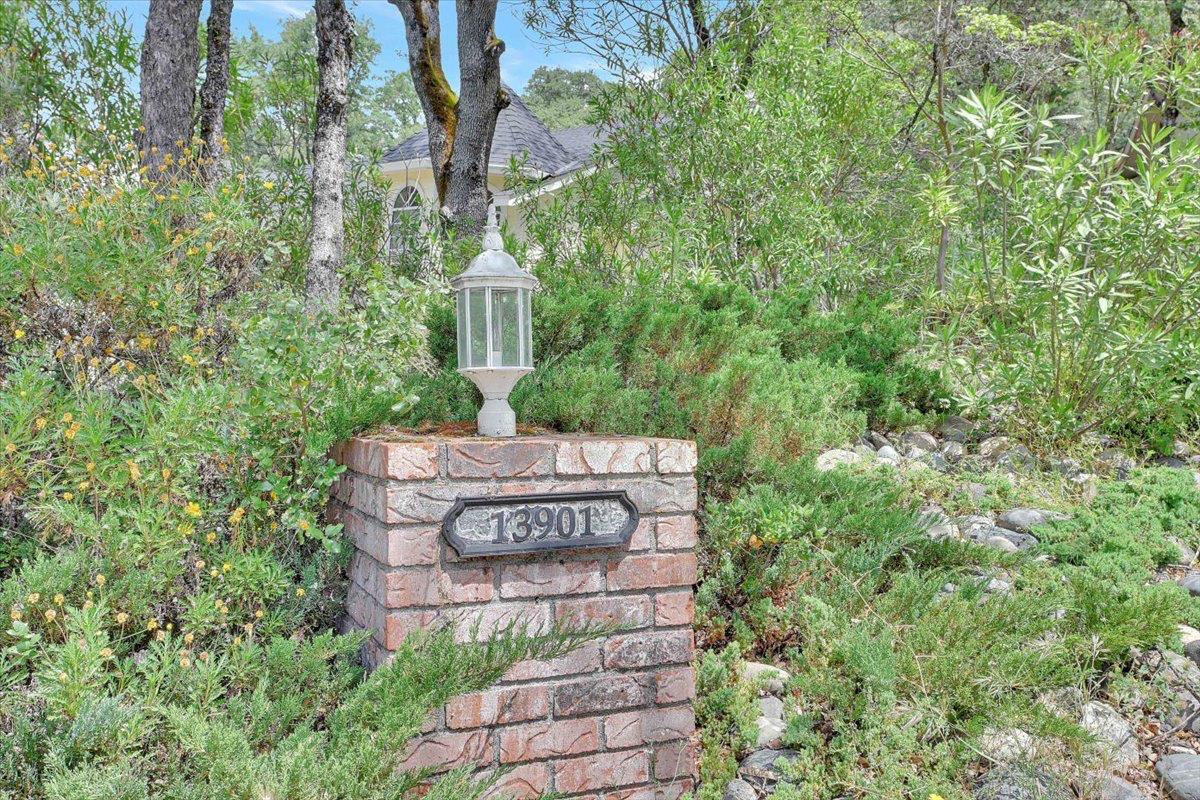 Detail Gallery Image 2 of 75 For 13901 Lake Wildwood Dr, Penn Valley,  CA 95946 - 3 Beds | 2 Baths