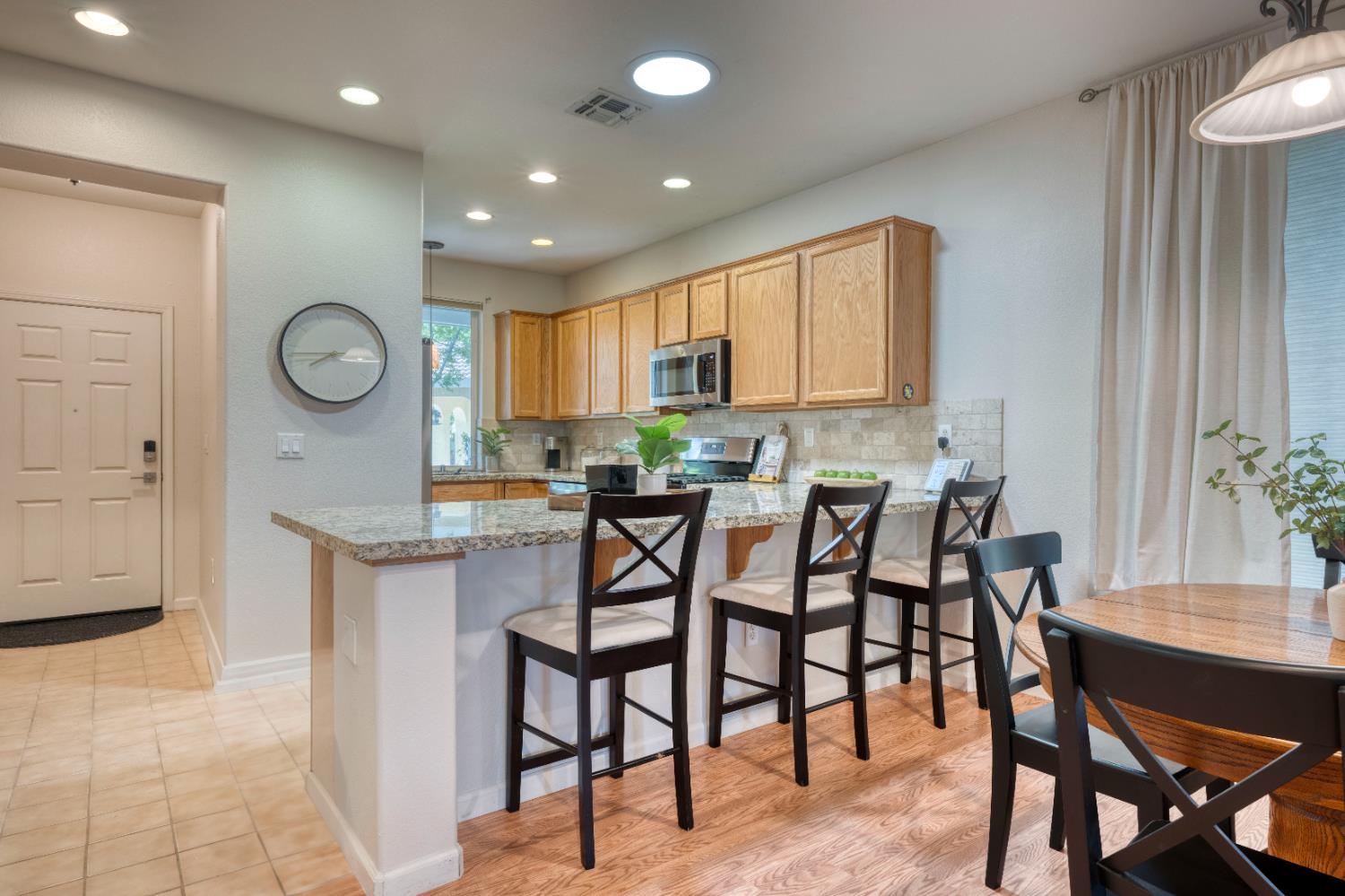 Detail Gallery Image 3 of 26 For 311 Pelican Bay Cir, Sacramento,  CA 95835 - 2 Beds | 2 Baths