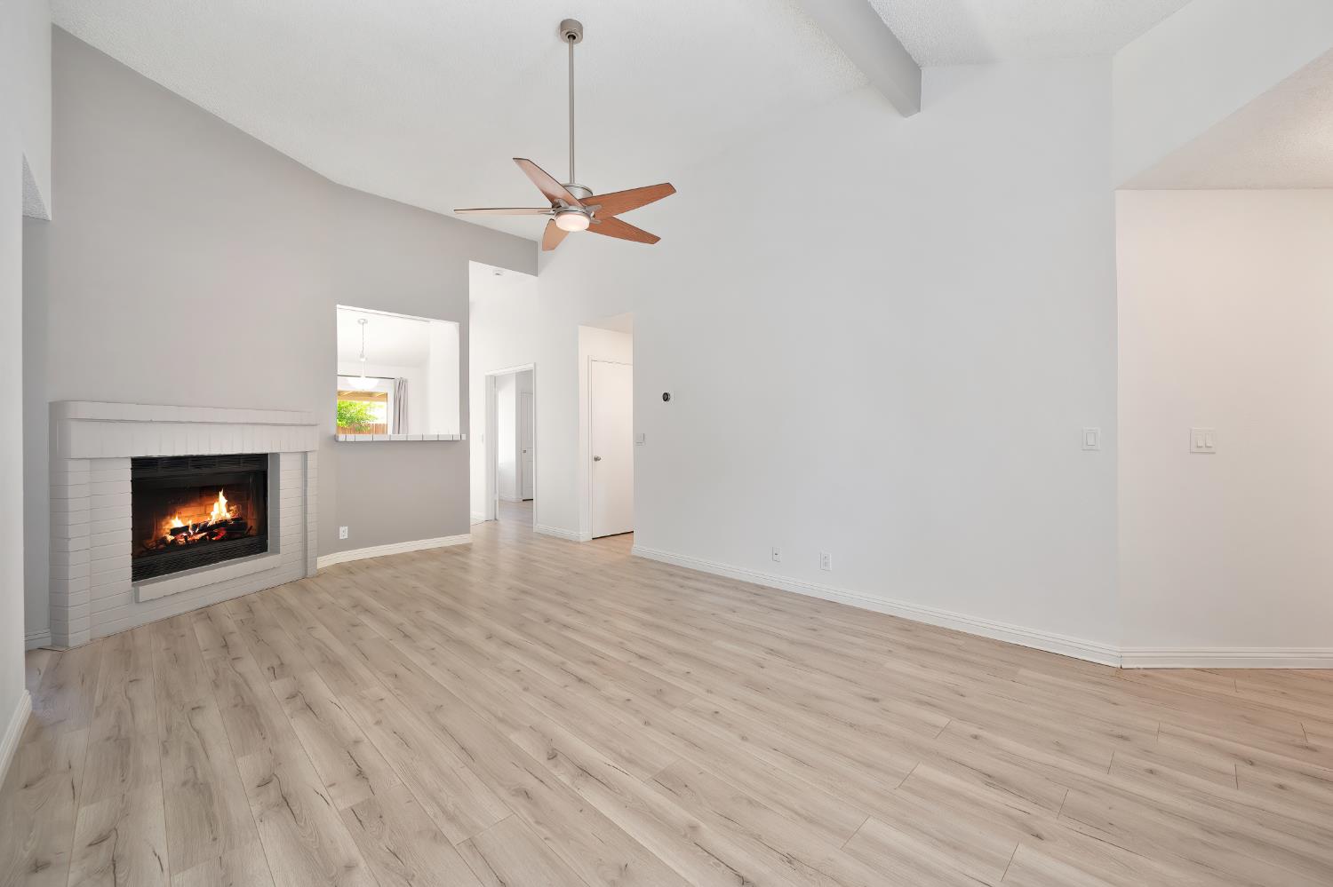 Detail Gallery Image 6 of 28 For 4123 Sea Meadow Way, Sacramento,  CA 95823 - 3 Beds | 2 Baths