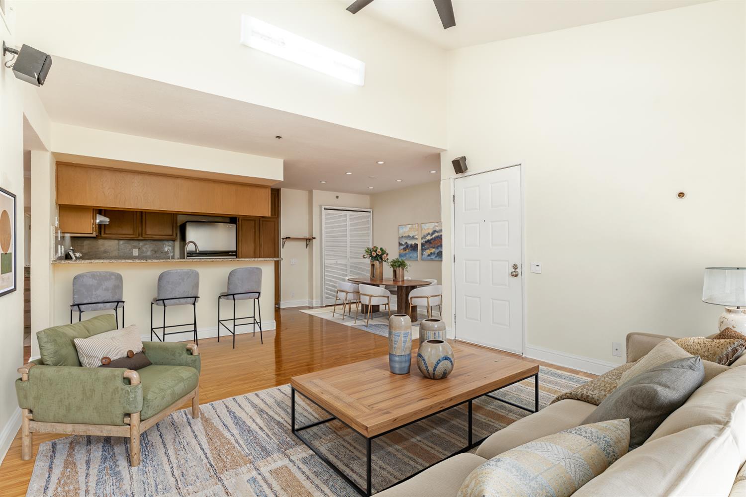 Detail Gallery Image 4 of 37 For 253 E Warren Cmn, Fremont,  CA 94539 - 3 Beds | 2 Baths