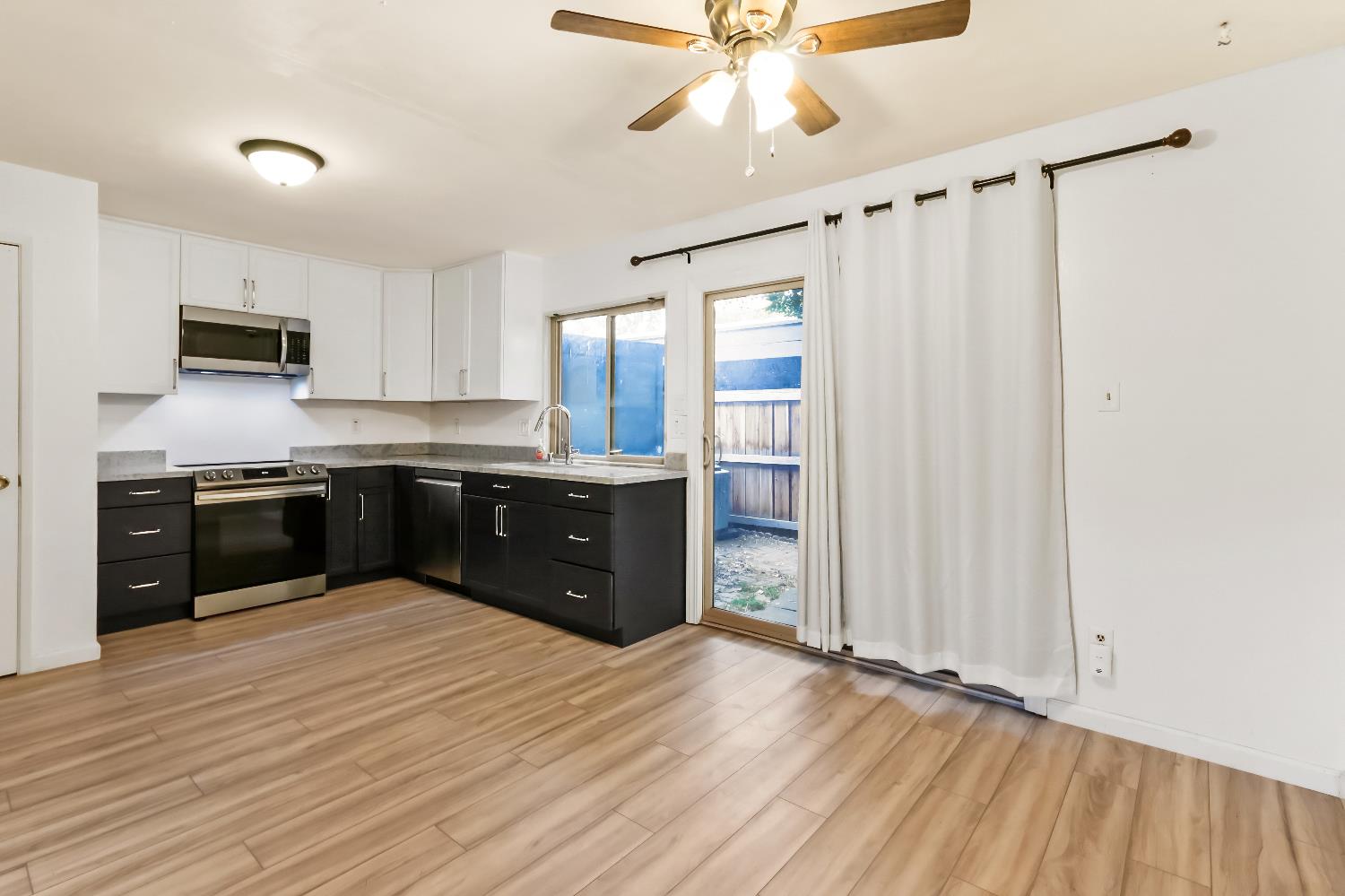 La Riviera Drive #A, Sacramento, California image 9