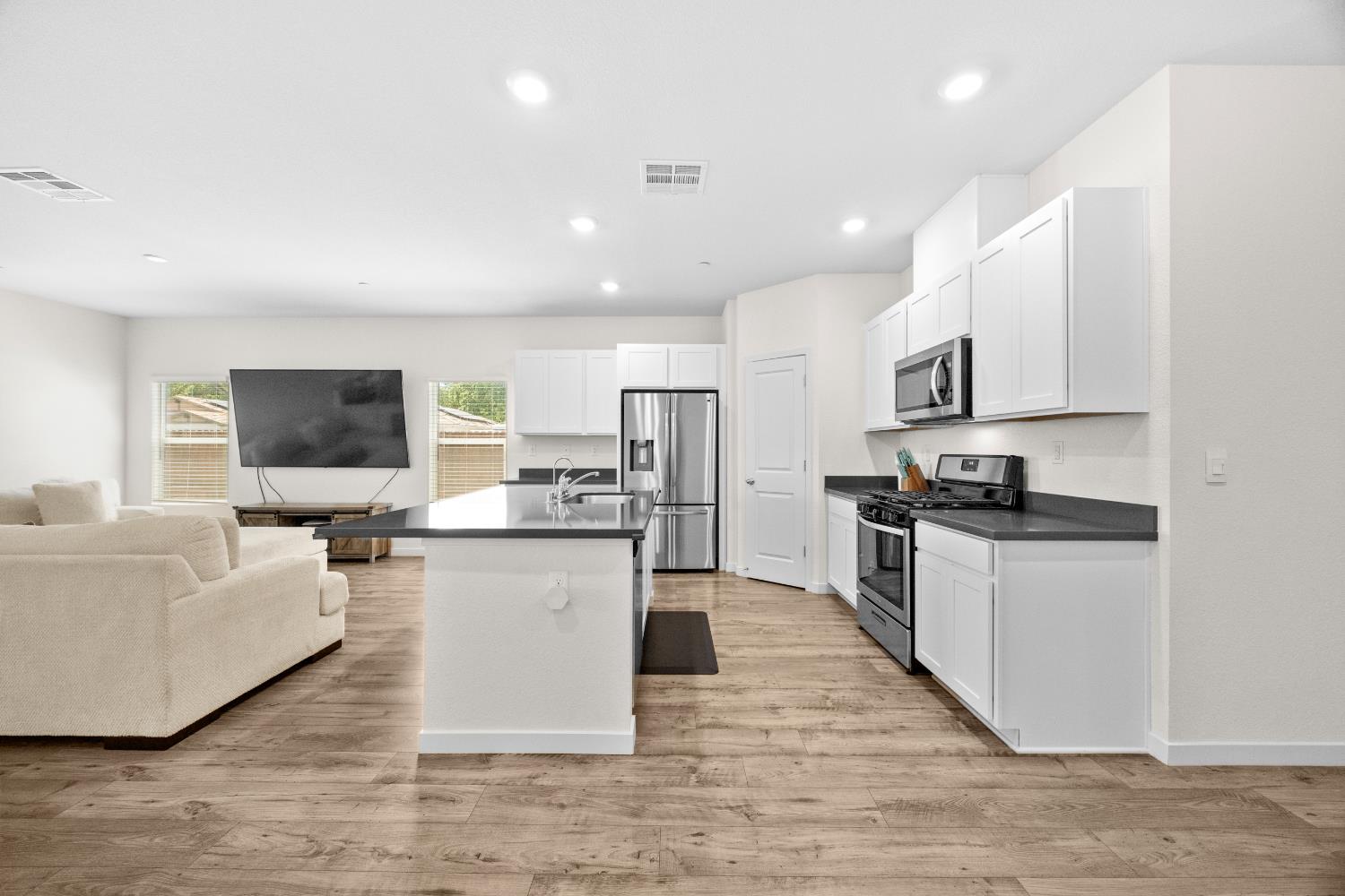 Tamarack Court, Olivehurst, California image 18