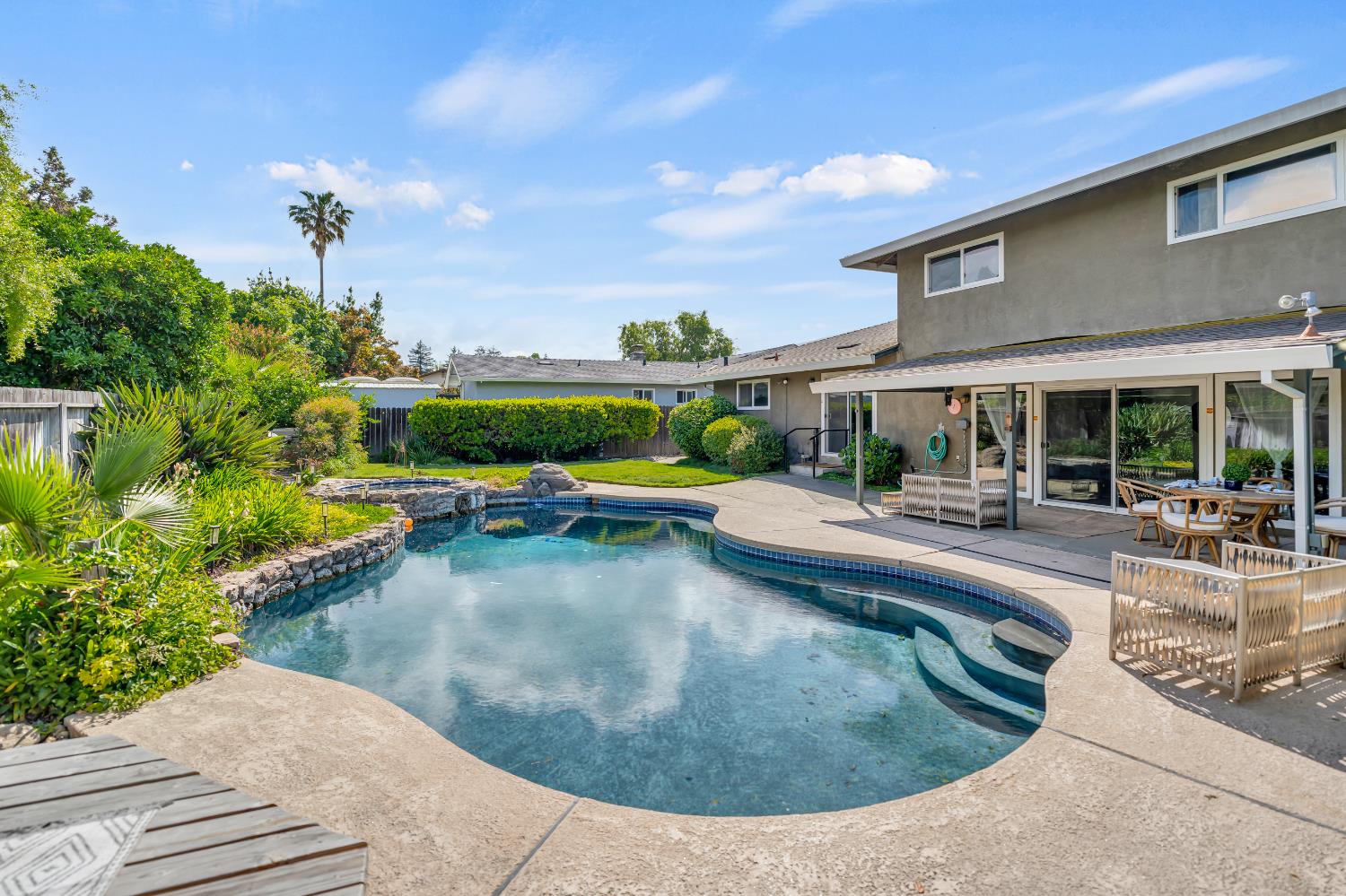 Detail Gallery Image 40 of 48 For 90 Parklite Cir, Sacramento,  CA 95831 - 4 Beds | 2/1 Baths