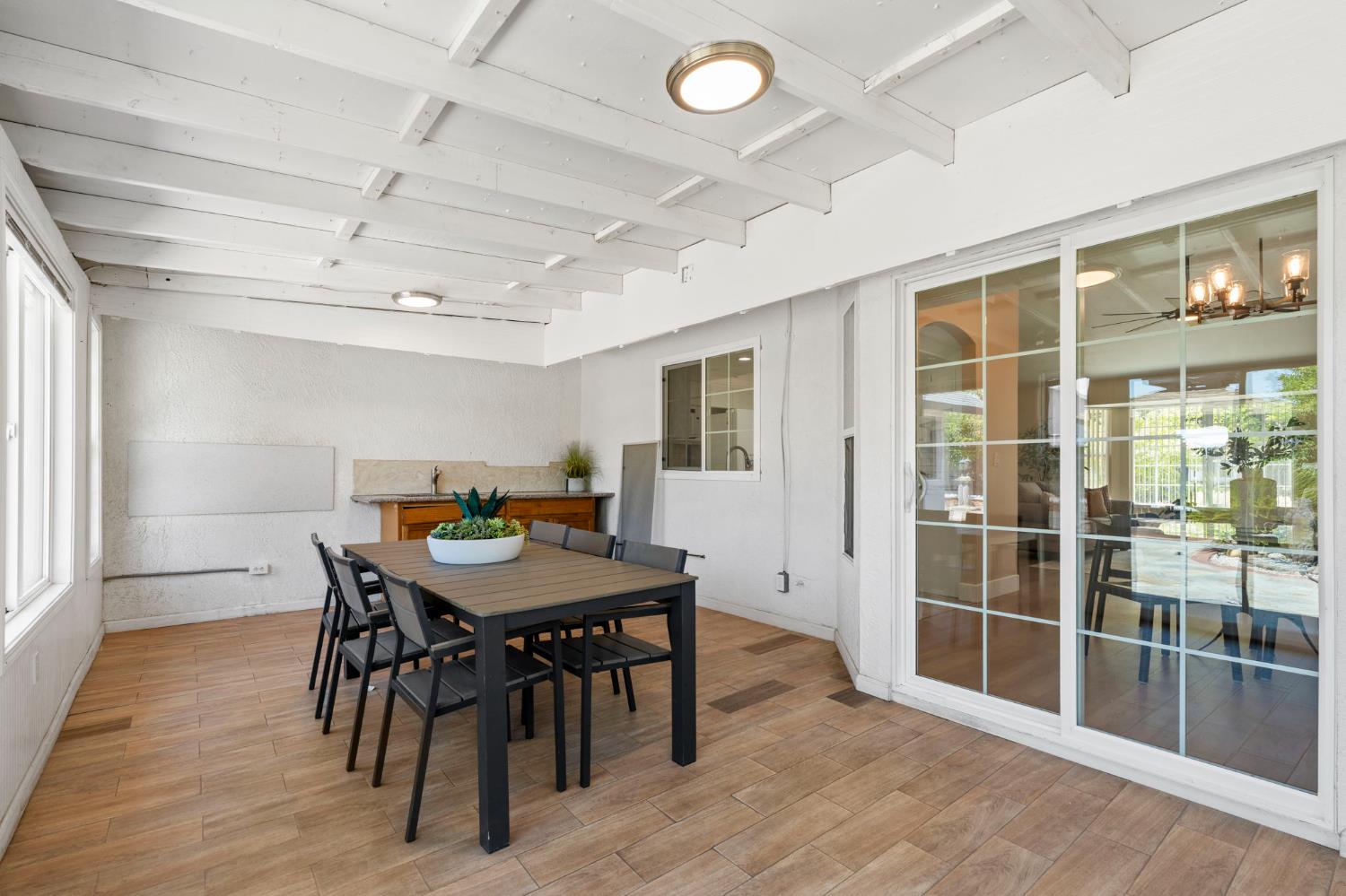 Detail Gallery Image 12 of 26 For 1406 Santa Fe Cir, Roseville,  CA 95678 - 4 Beds | 2 Baths