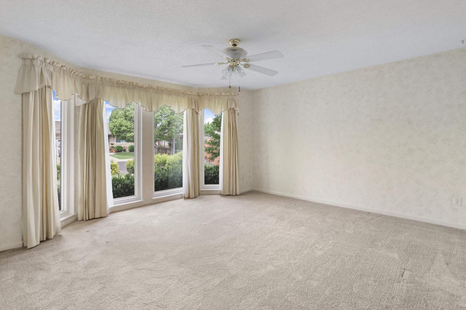 Detail Gallery Image 7 of 38 For 678 Emerald Pl, Manteca,  CA 95336 - 3 Beds | 2 Baths